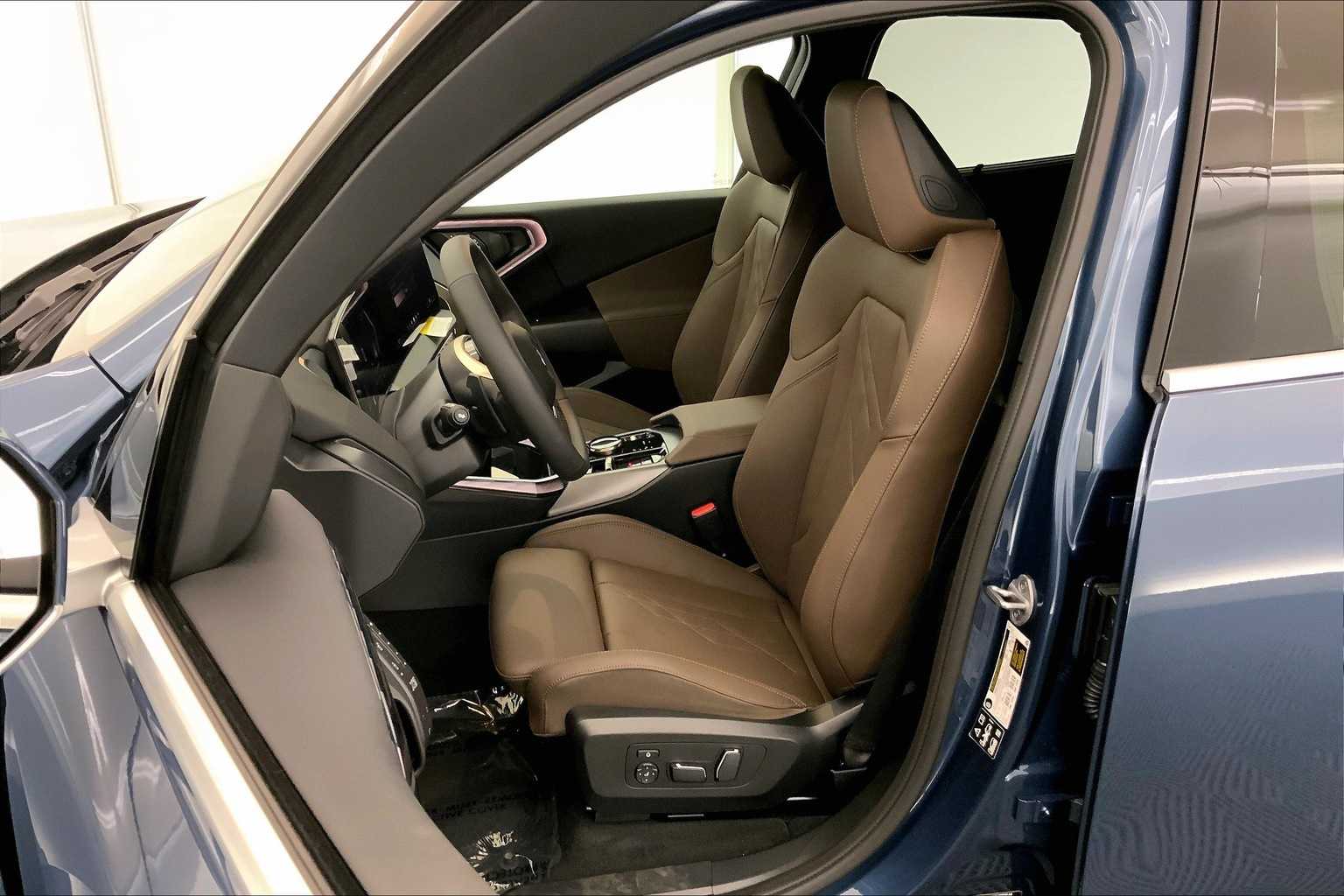 Thumbnail: 2025 BMW X3 - 11