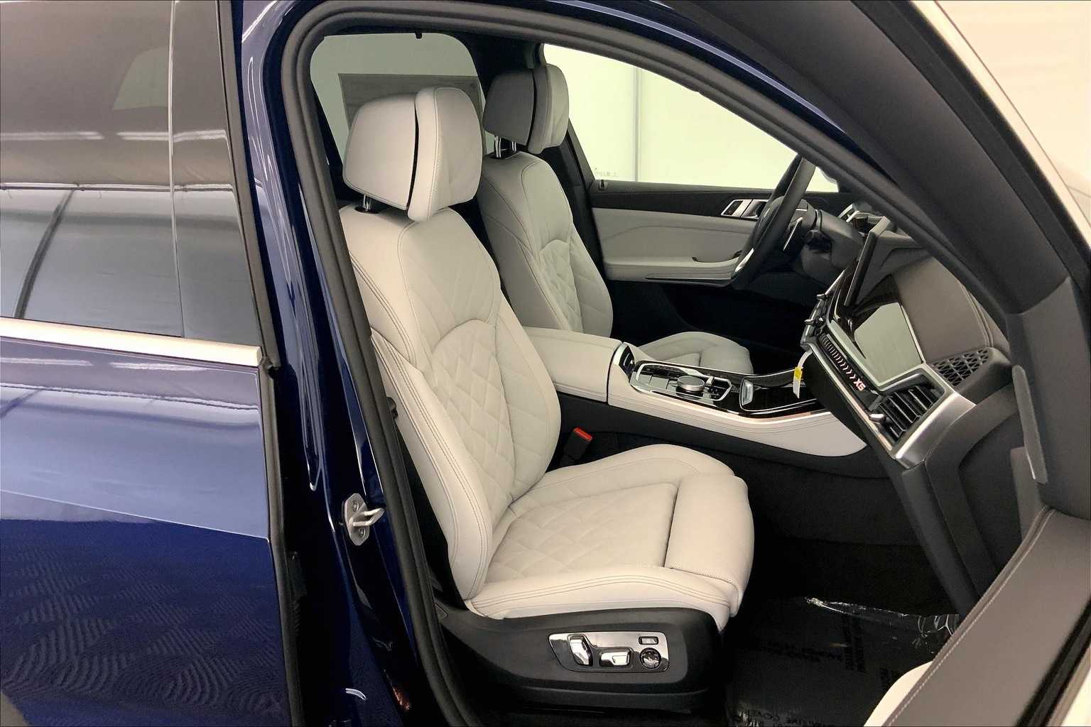 Thumbnail: 2026 BMW X5 - 14