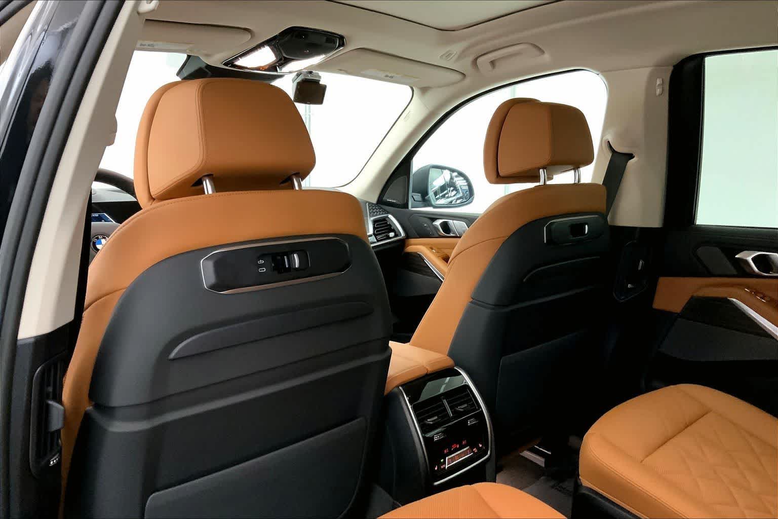 Thumbnail: 2026 BMW X7 - 12