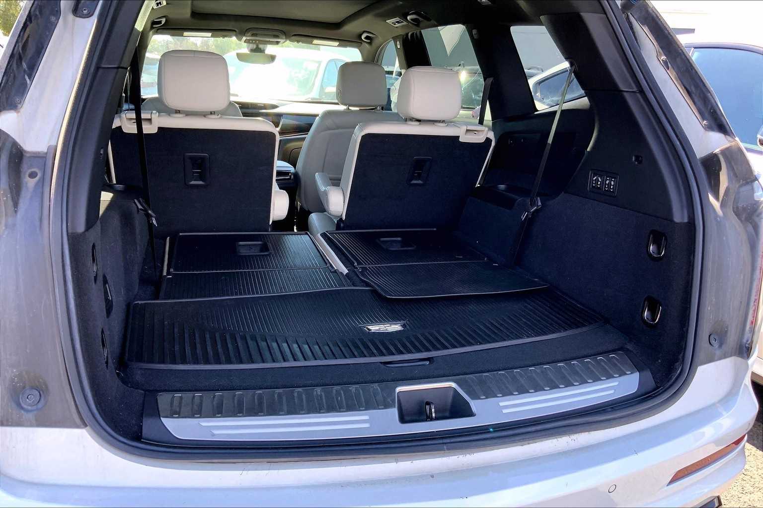 Thumbnail: 2023 Cadillac XT6 - 15