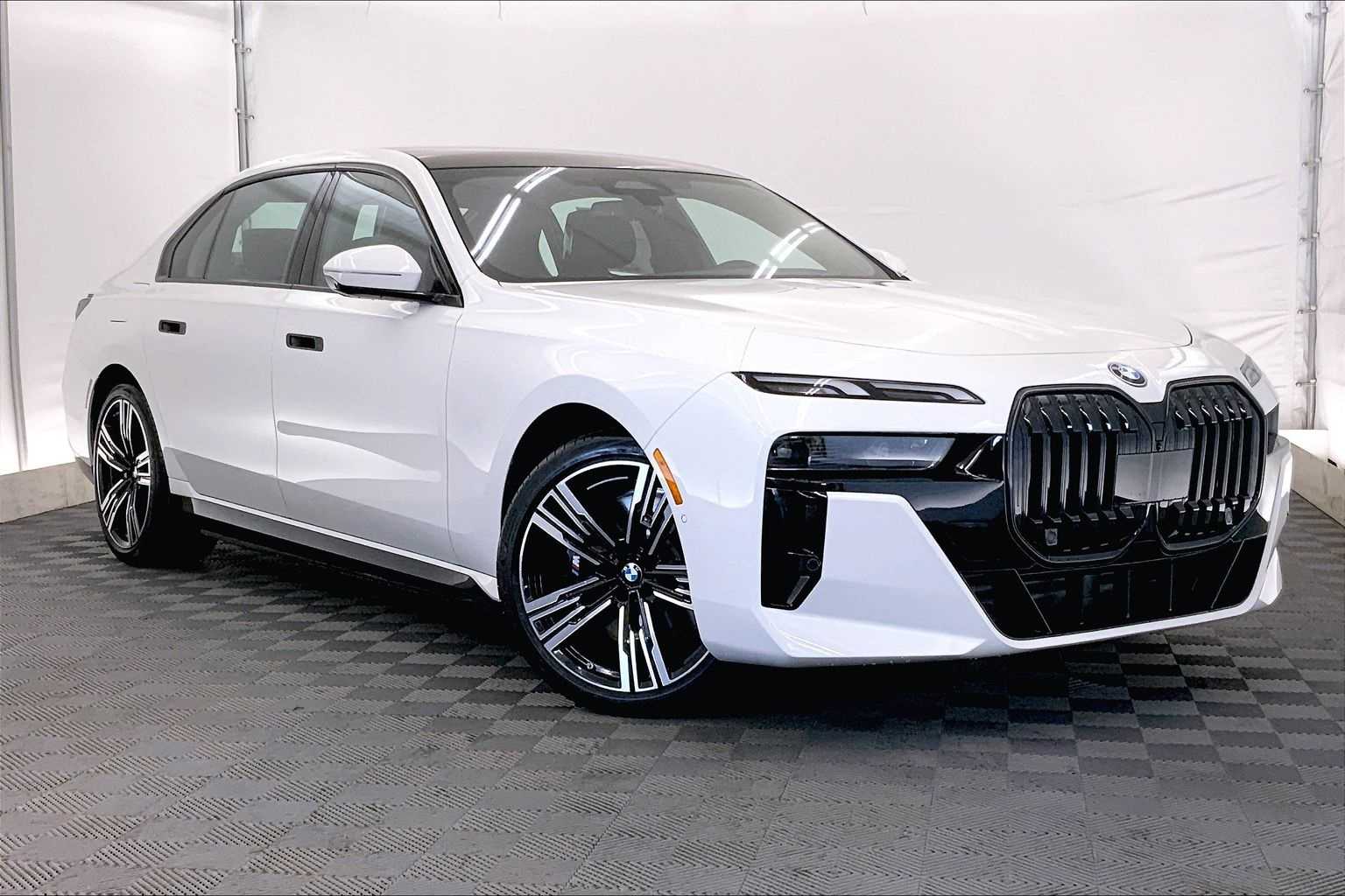 Thumbnail: 2026 BMW i7 - 21