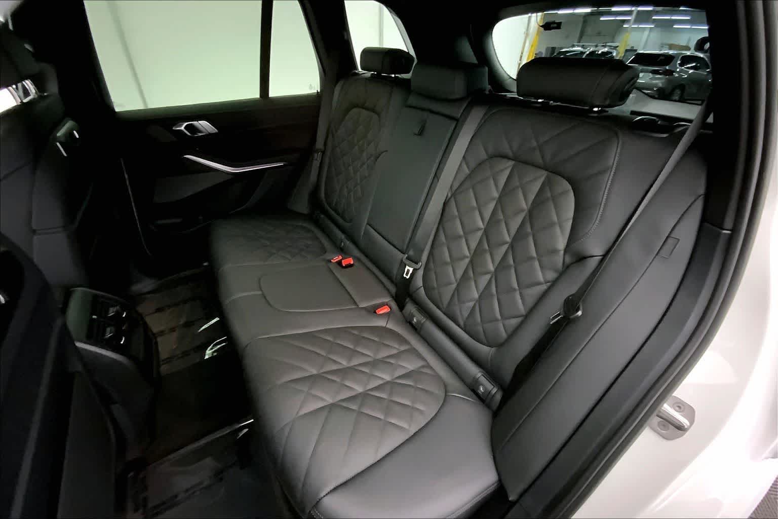 Thumbnail: 2026 BMW X5 - 13