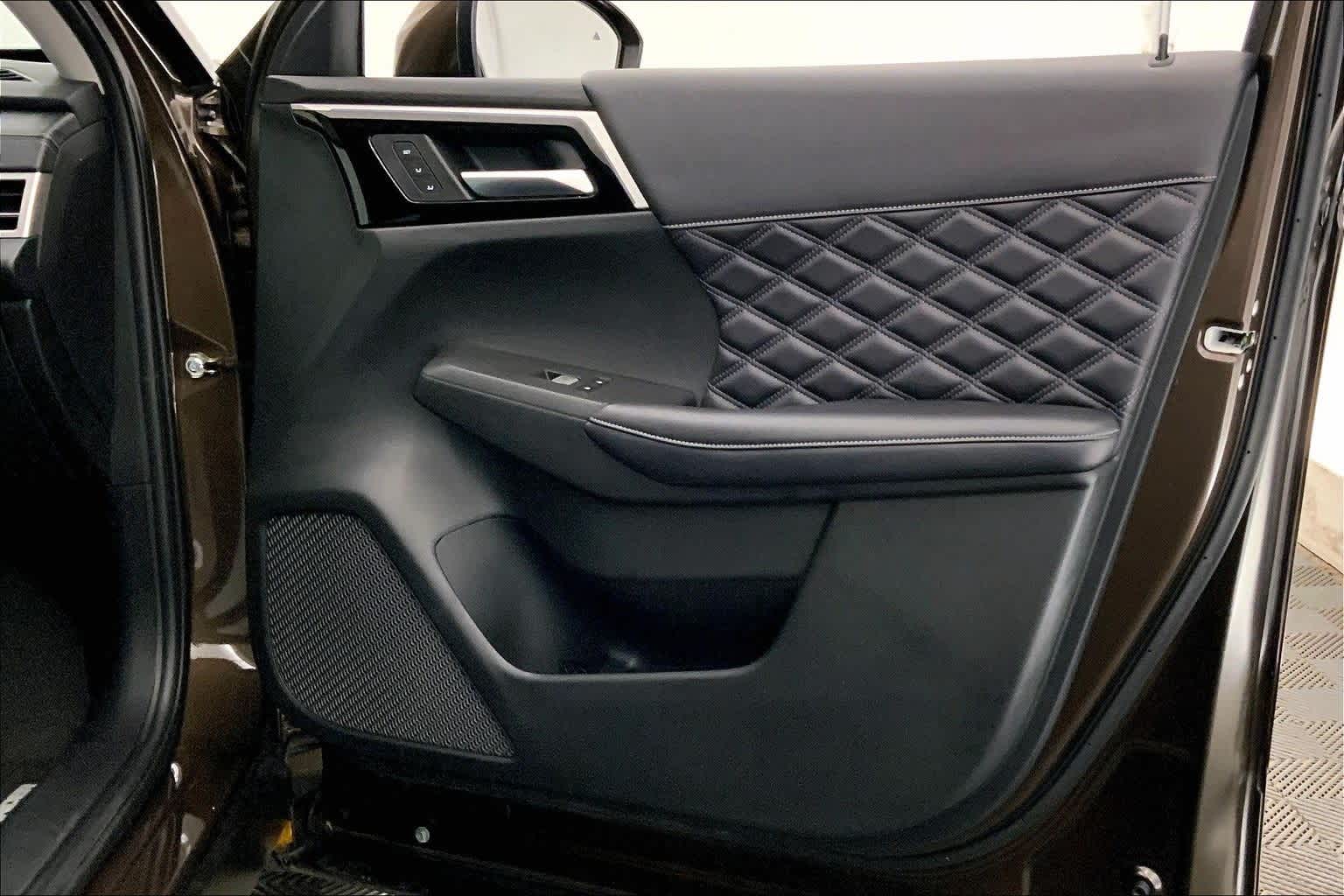 Thumbnail: 2023 Mitsubishi Outlander - 28