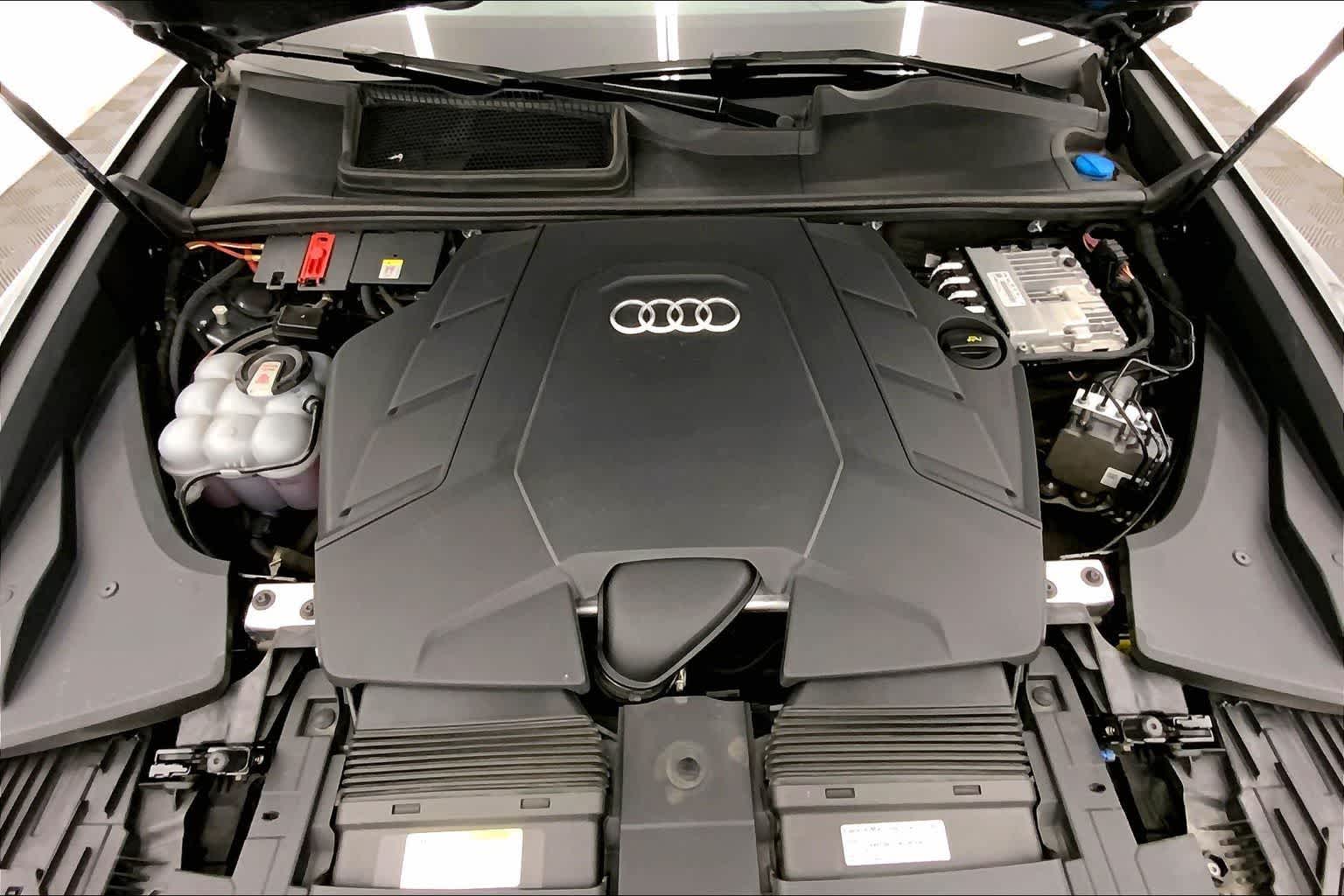 Thumbnail: 2022 Audi Q8 - 9