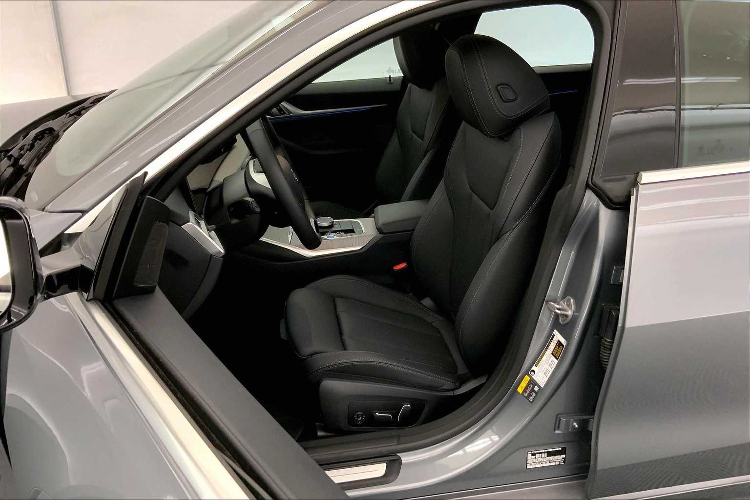 Thumbnail: 2025 BMW i4 - 11