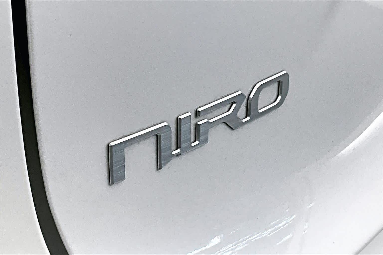 Thumbnail: 2023 Kia Niro - 7