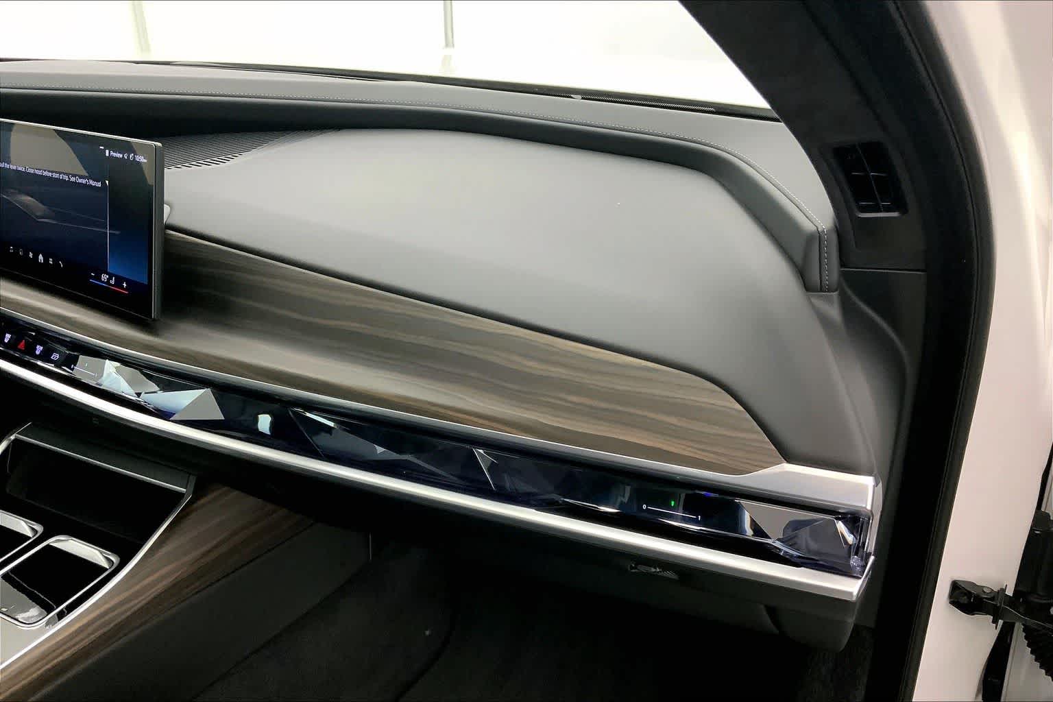 Thumbnail: 2023 BMW i7 - 23