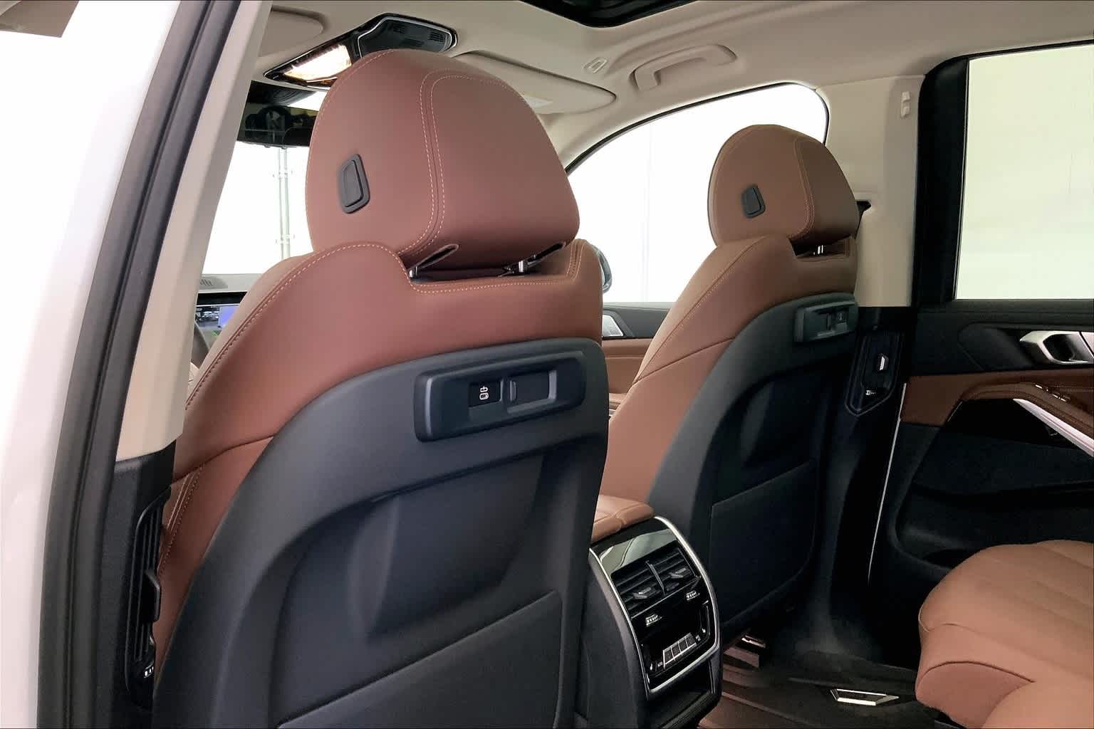 Thumbnail: 2021 BMW X7 - 12