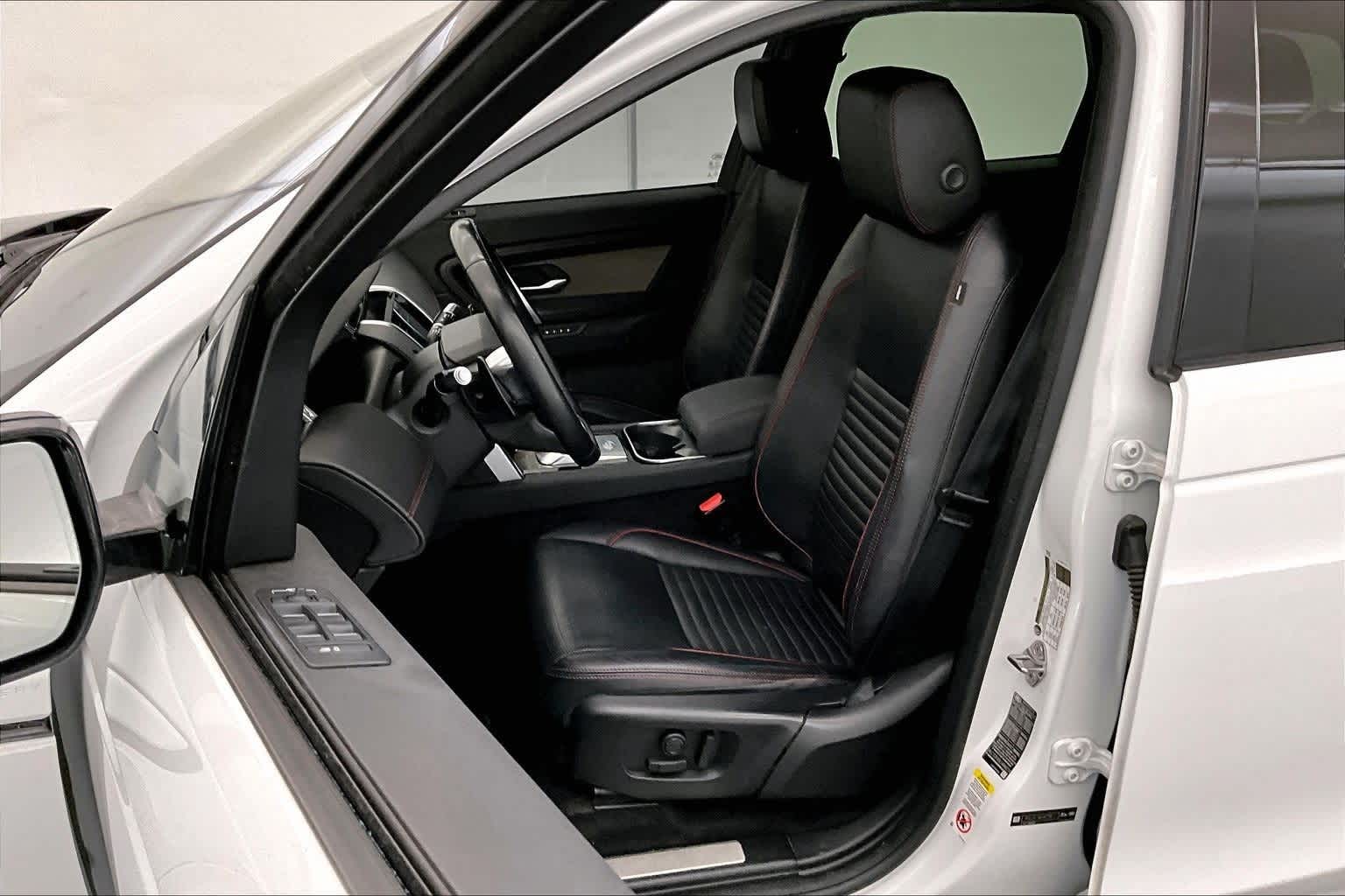 Thumbnail: 2020 Land Rover Discovery Sport - 11