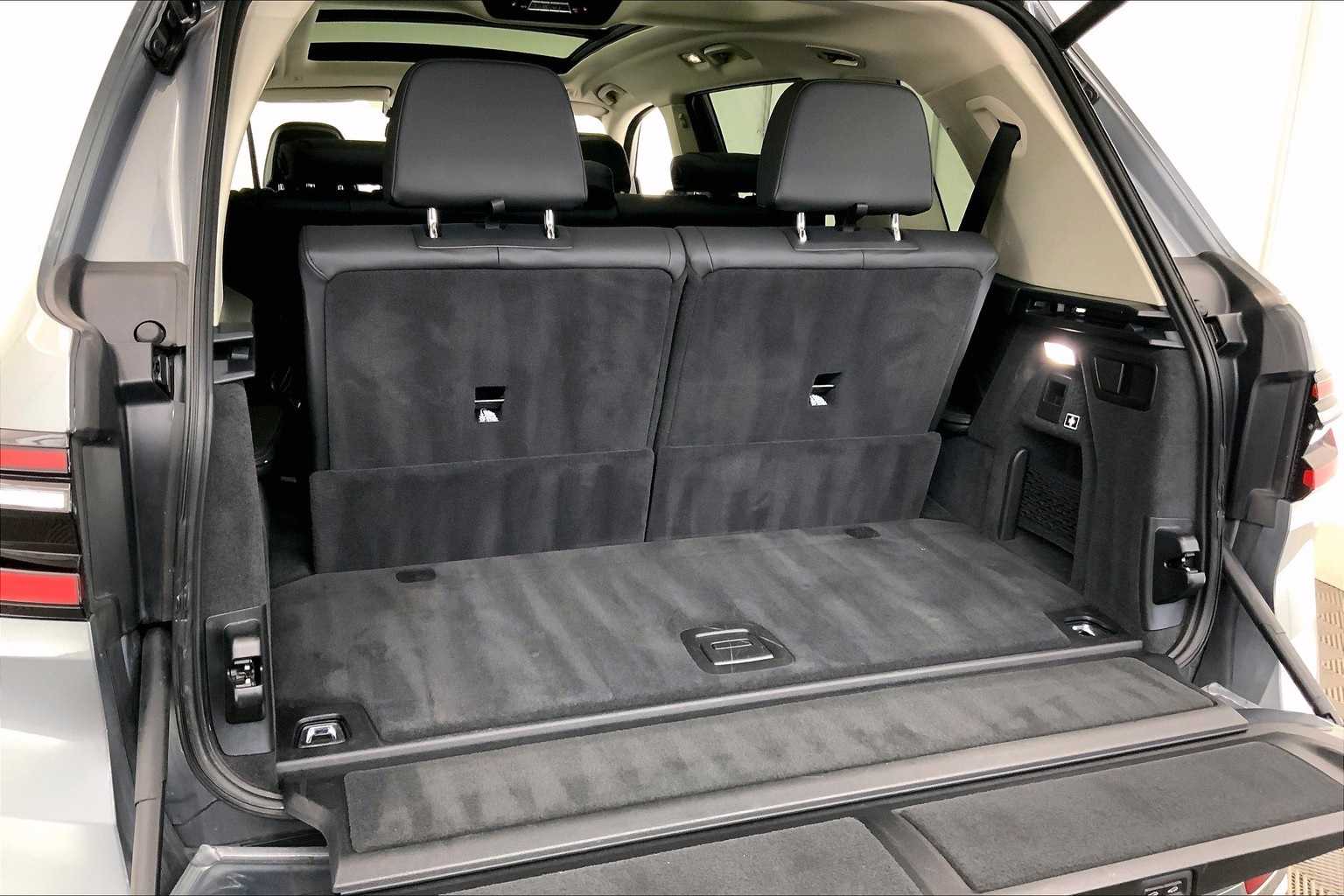 Thumbnail: 2024 BMW X7 - 18