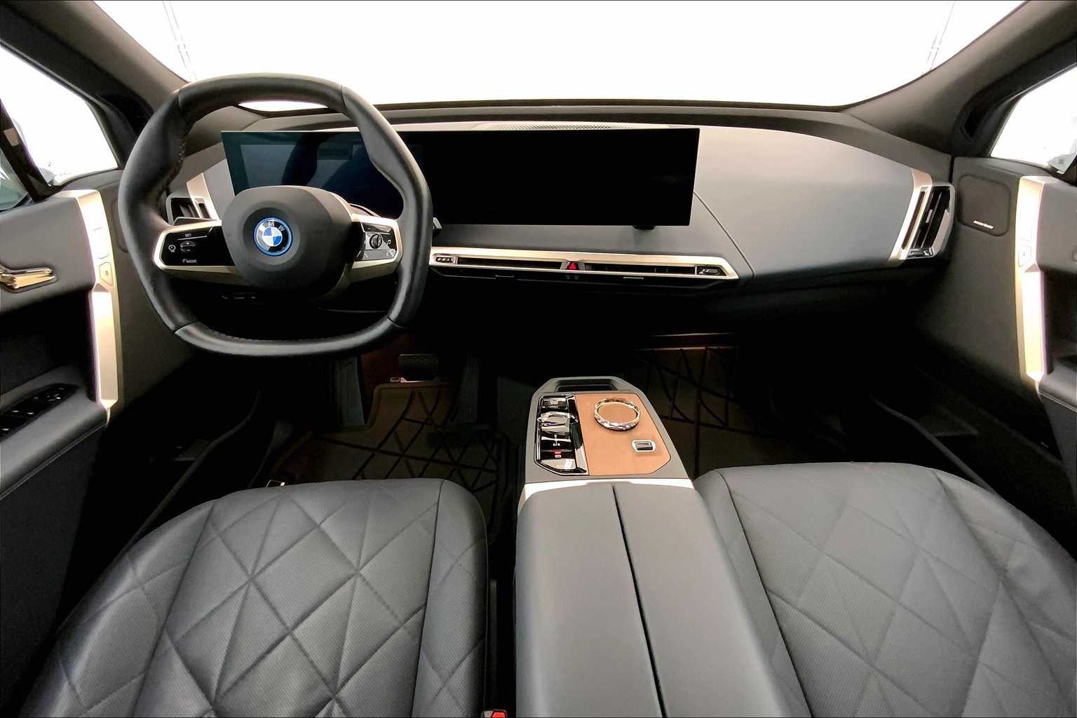Thumbnail: 2024 BMW iX - 10