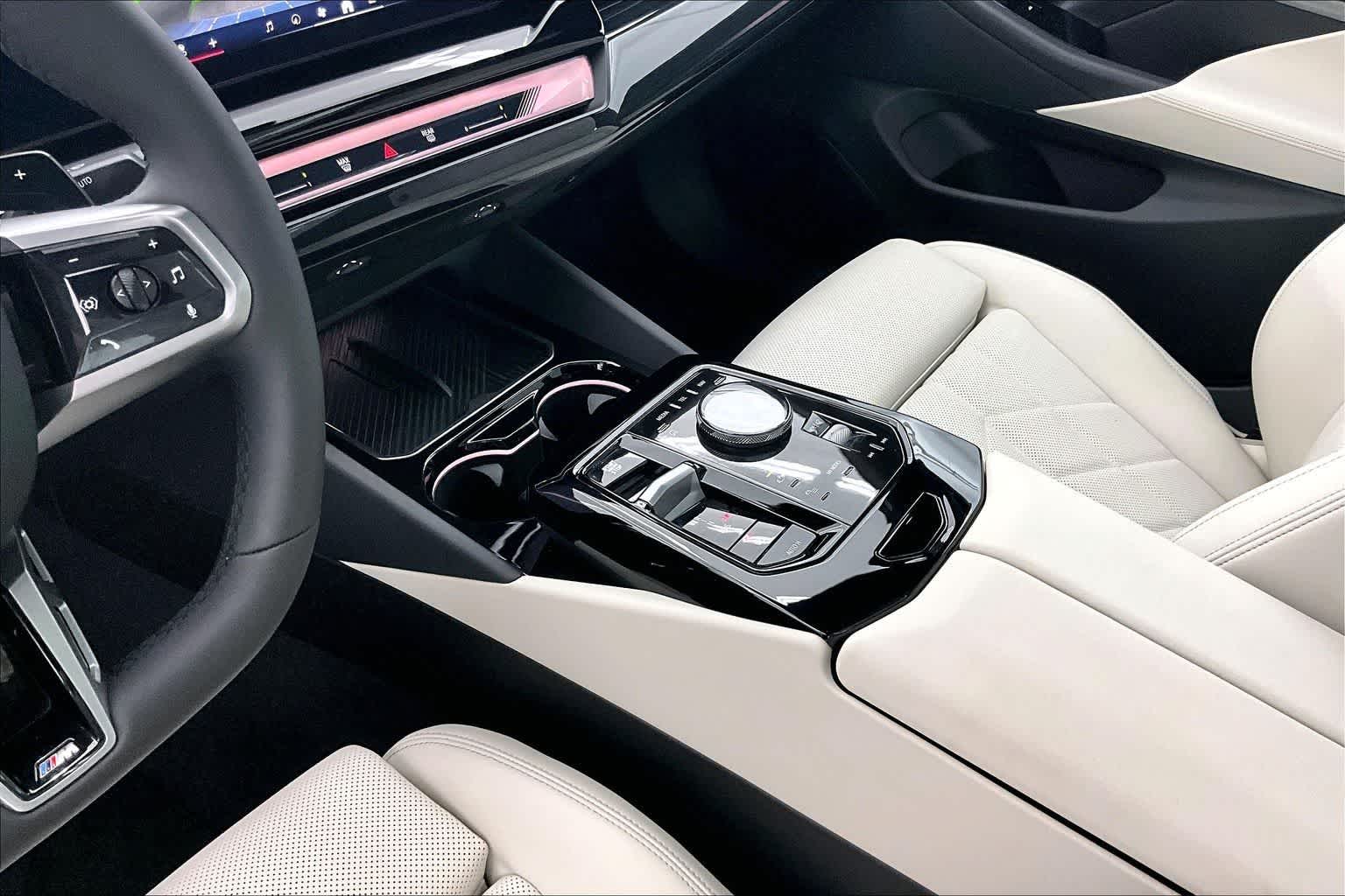 Thumbnail: 2026 BMW 5 Series - 16