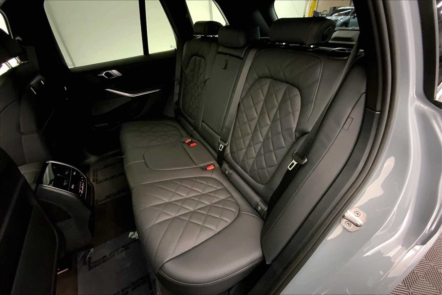 Thumbnail: 2026 BMW X5 - 13