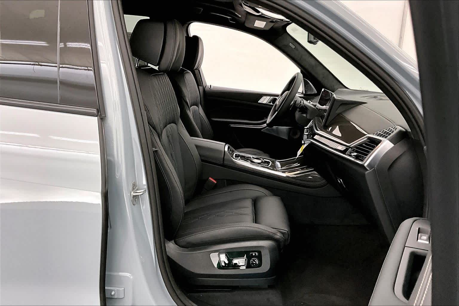 Thumbnail: 2026 BMW X7 - 14