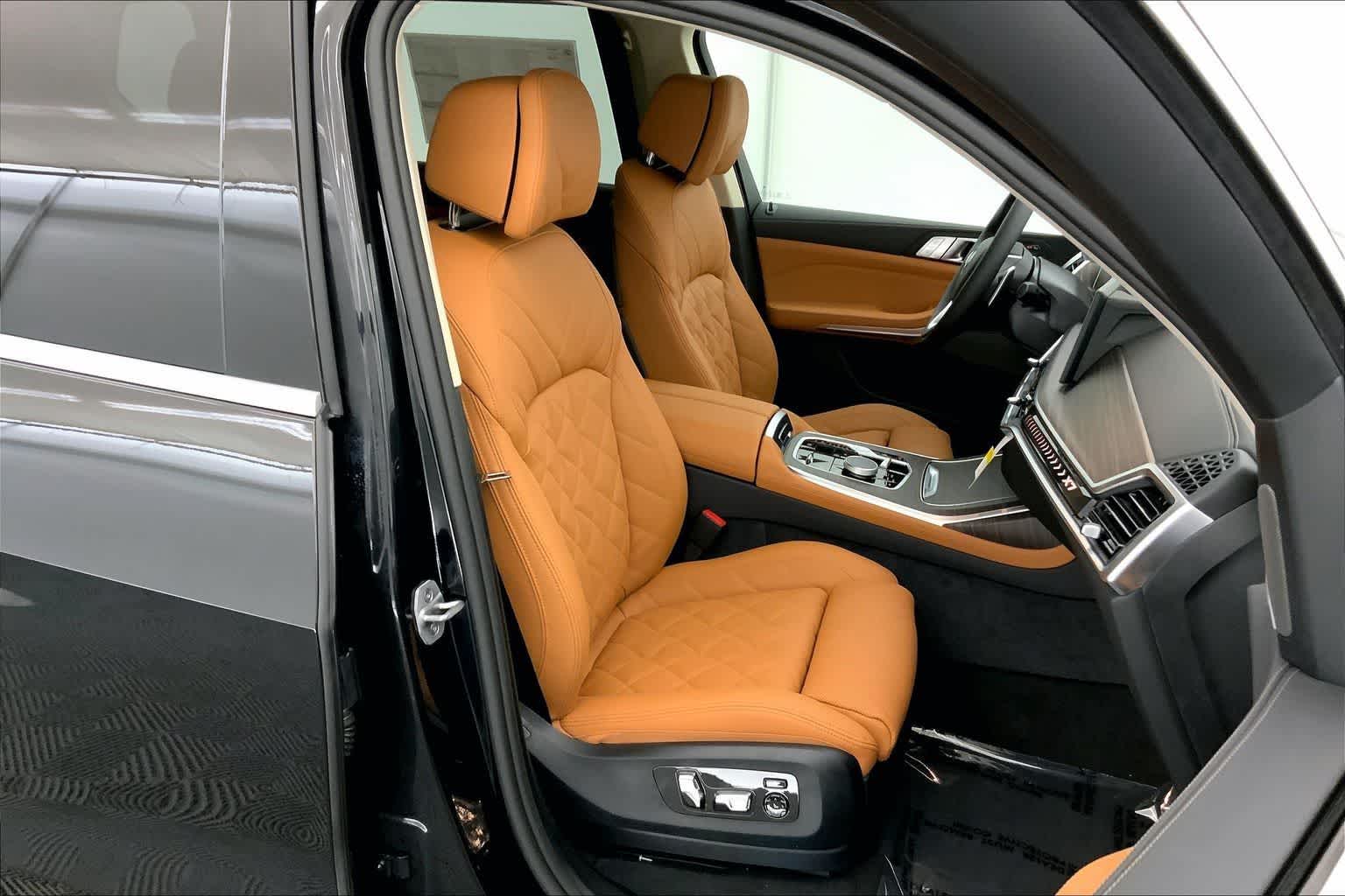 Thumbnail: 2026 BMW X7 - 14