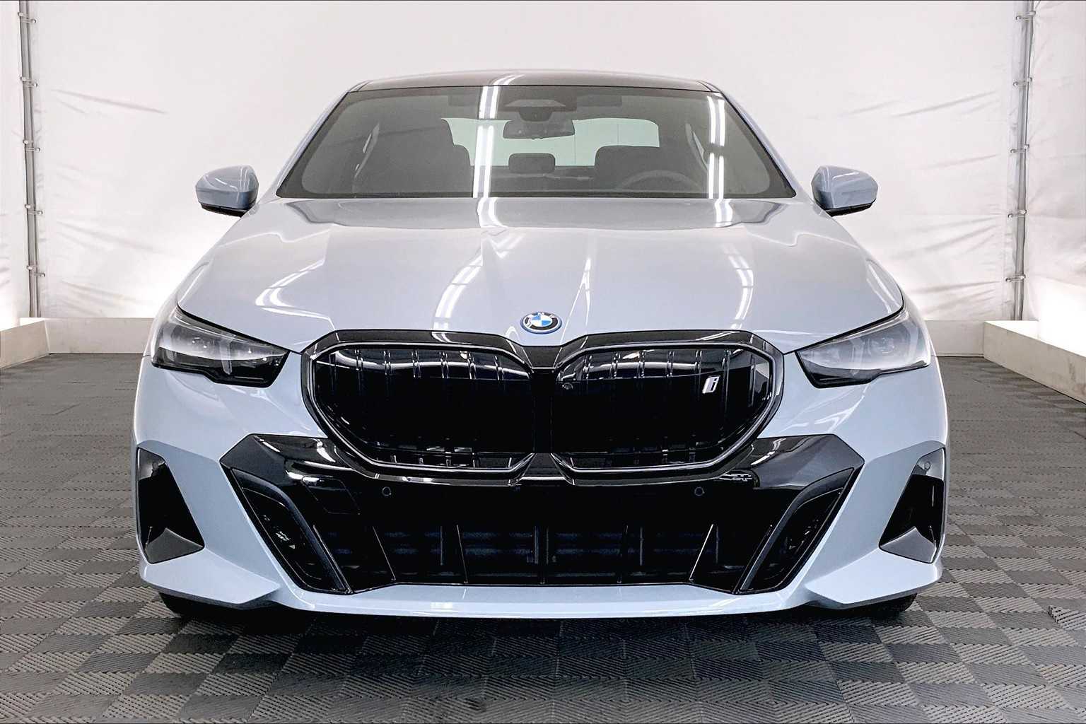 Thumbnail: 2026 BMW i5 - 6