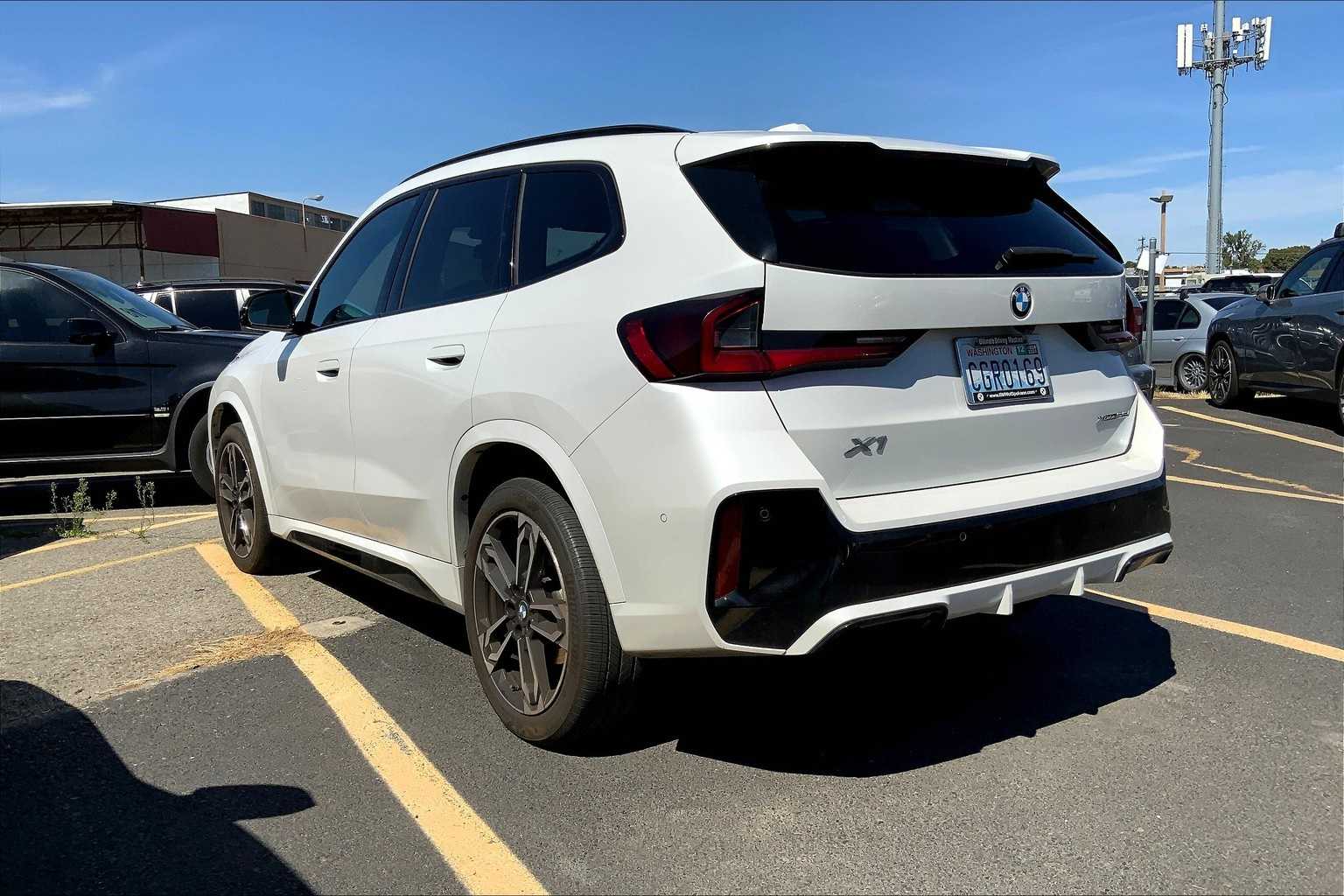 Thumbnail: 2023 BMW X1 - 4