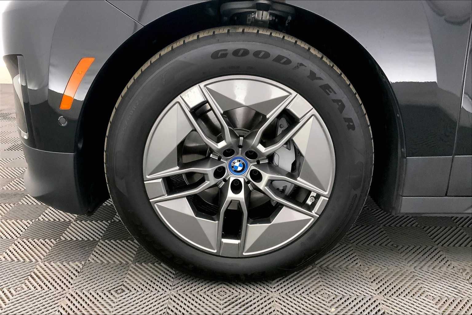 Thumbnail: 2022 BMW iX - 8