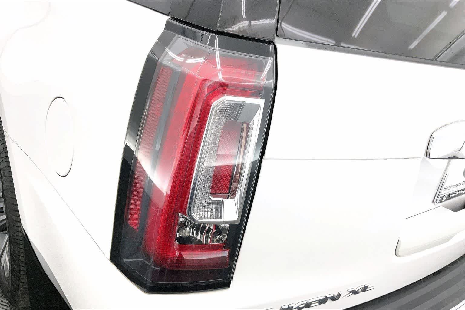 Thumbnail: 2019 GMC Yukon XL - 32