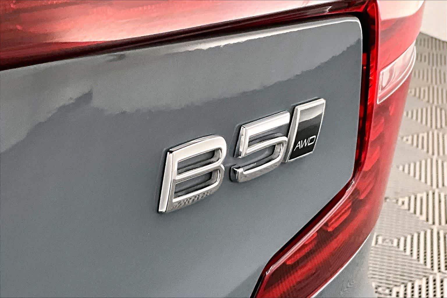 Thumbnail: 2024 Volvo S60 - 7