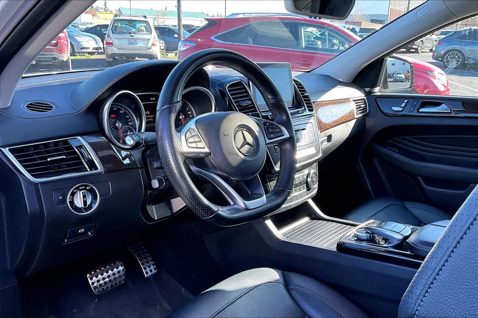 Thumbnail: 2016 Mercedes-Benz GLE - 2
