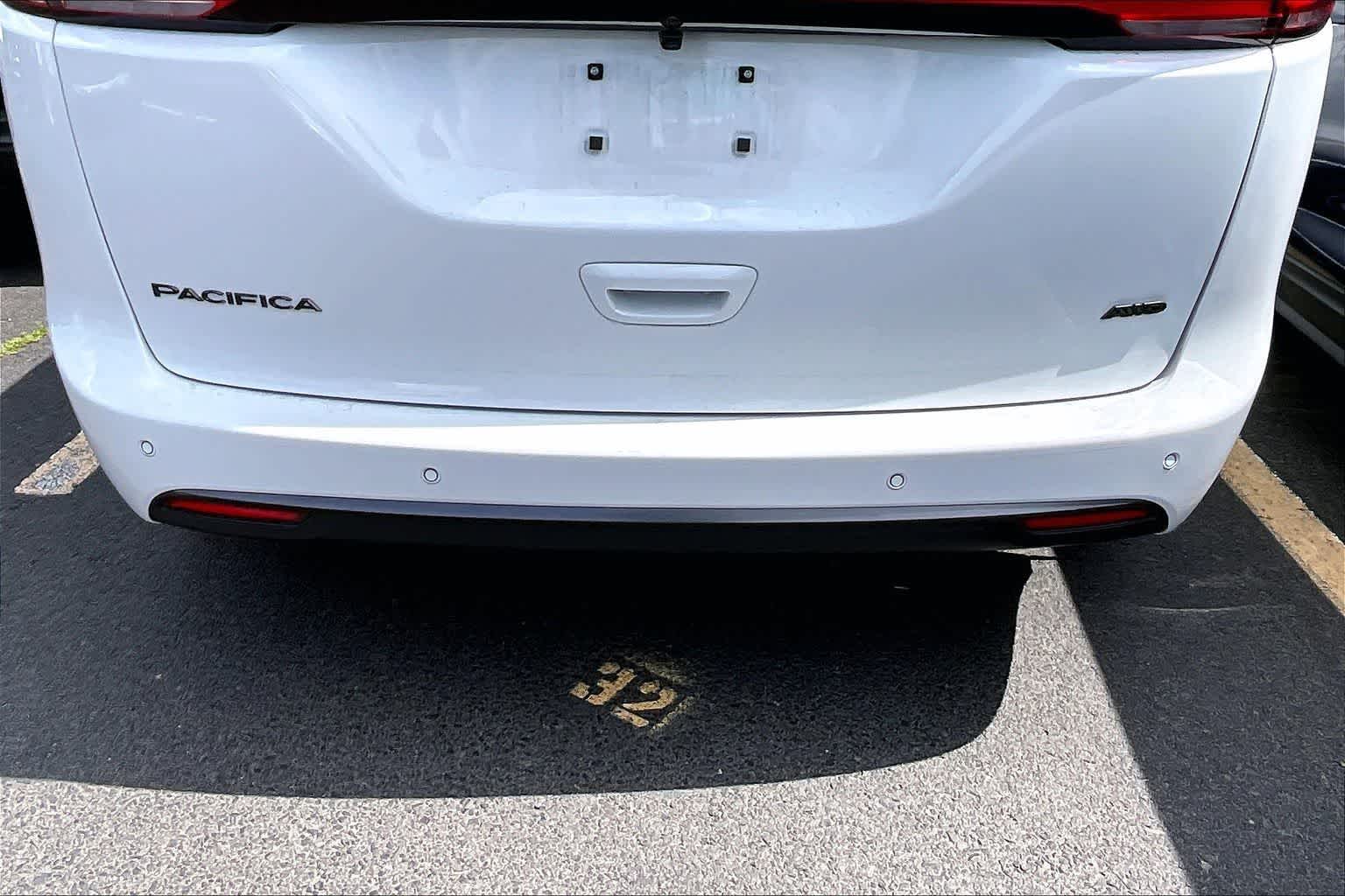 Thumbnail: 2026 Chrysler Pacifica - 10