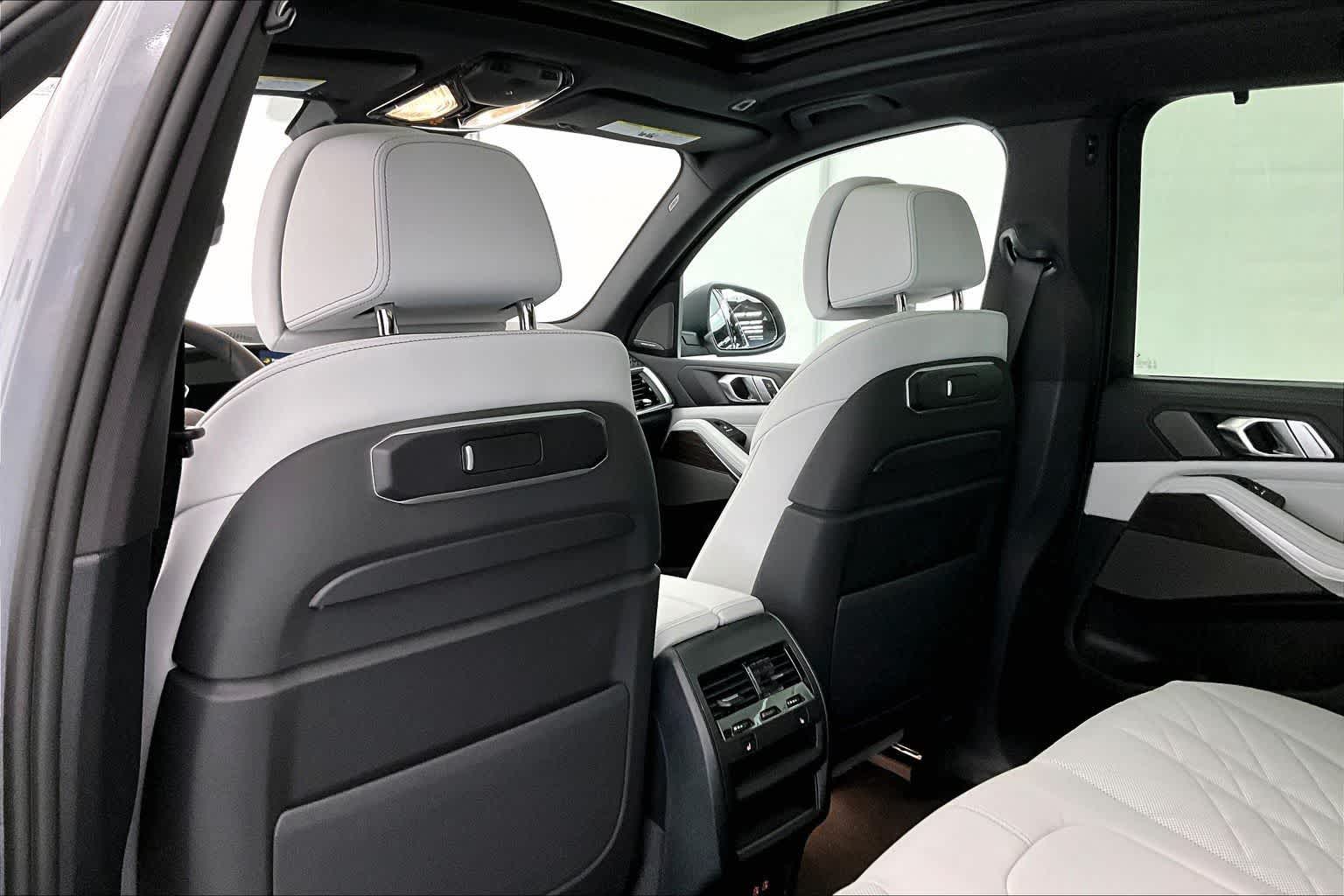 Thumbnail: 2026 BMW X5 - 12