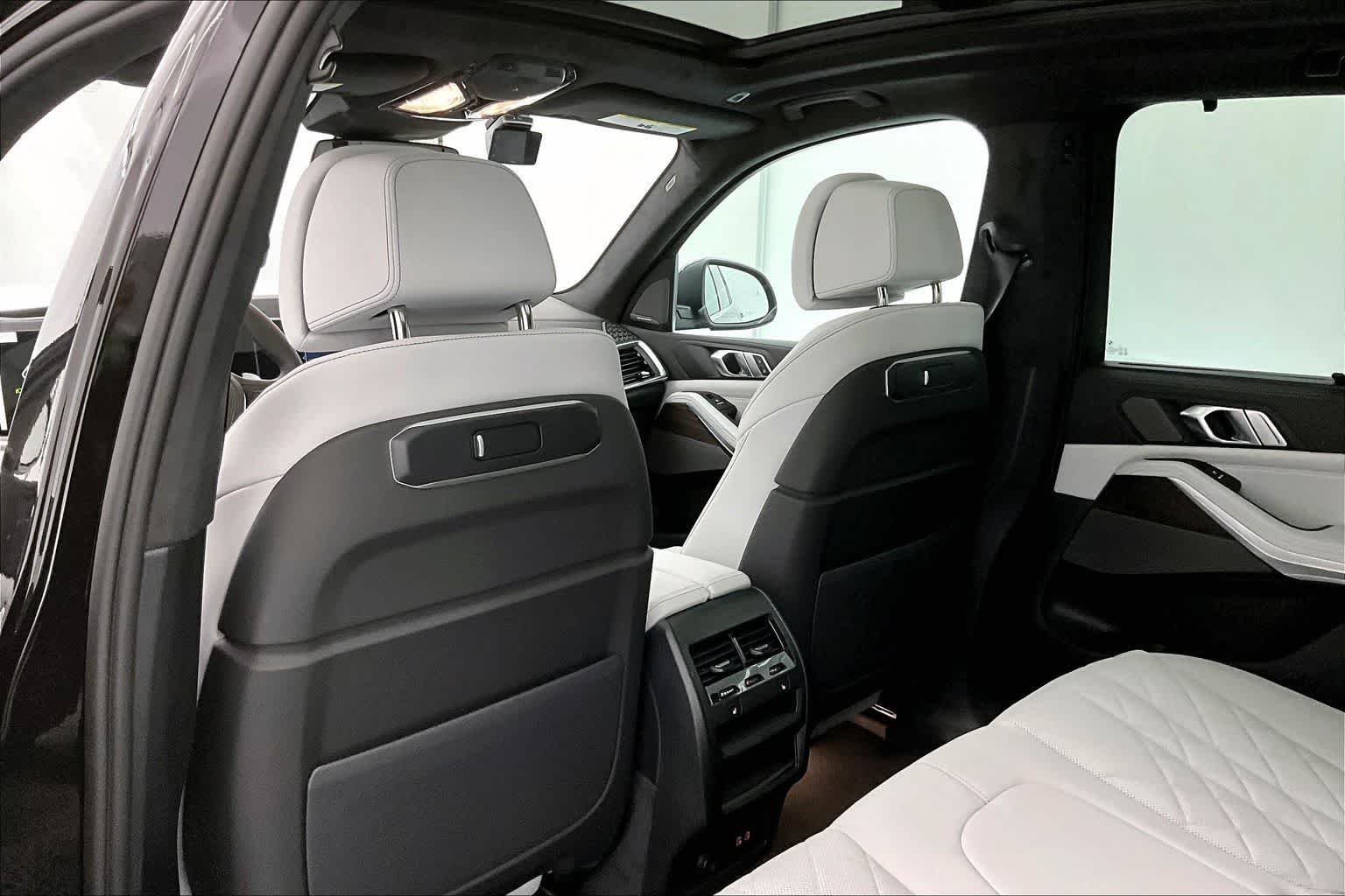 Thumbnail: 2026 BMW X5 - 12