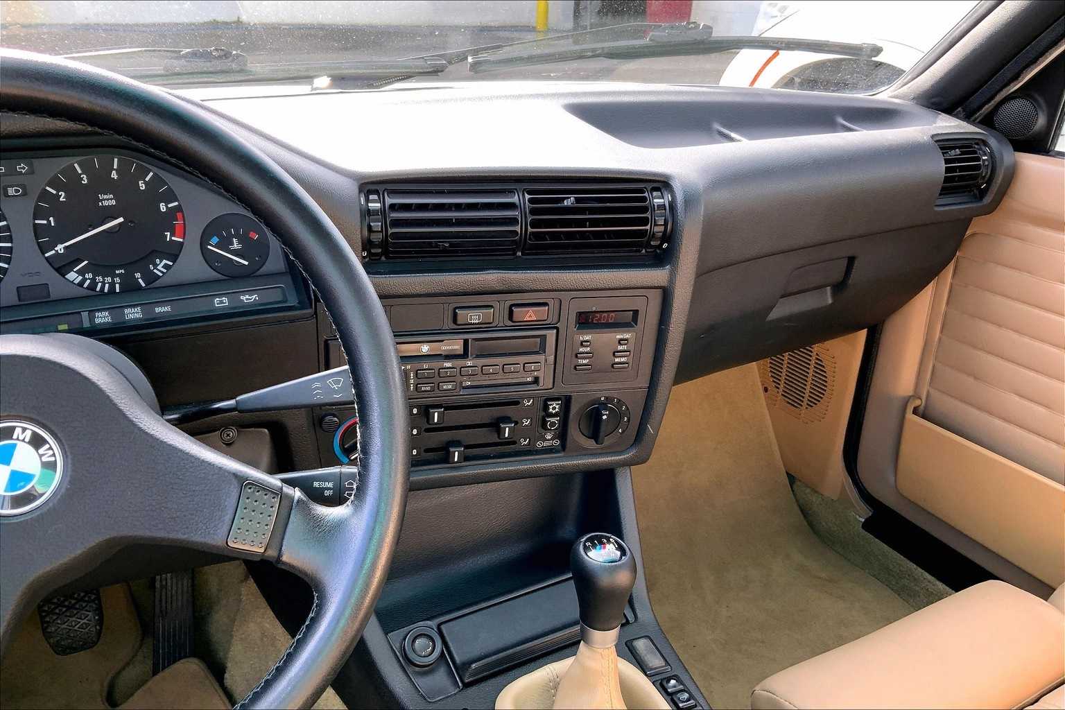 Thumbnail: 1991 BMW 3 Series - 16