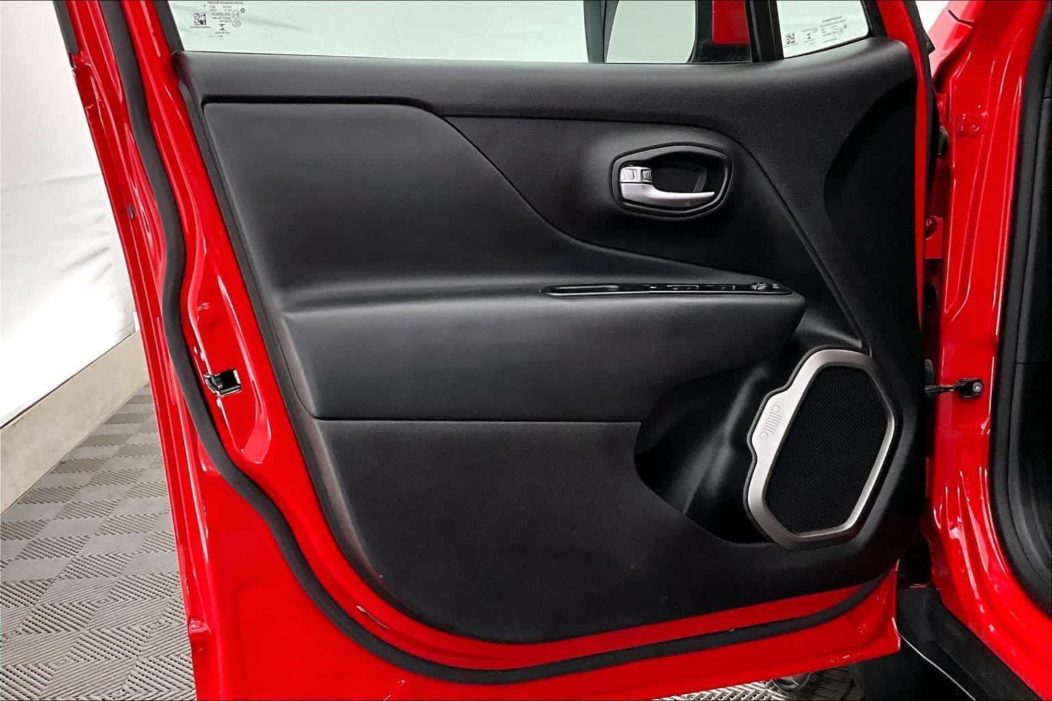 Thumbnail: 2020 Jeep Renegade - 27