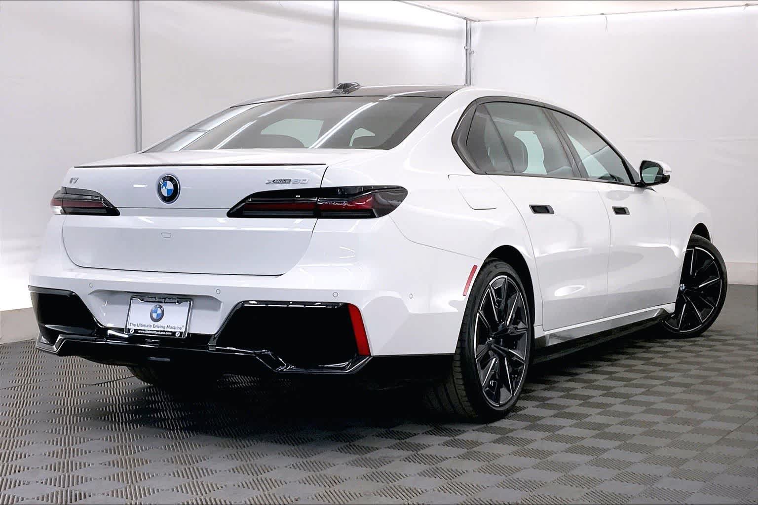 Thumbnail: 2023 BMW i7 - 22