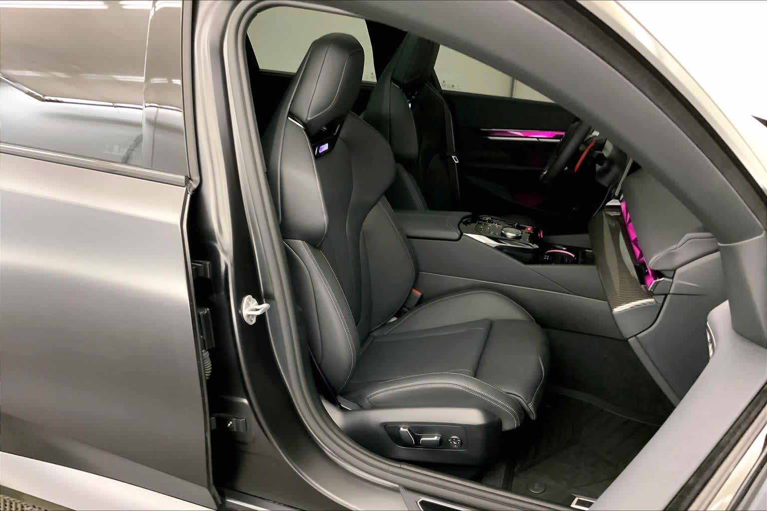 Thumbnail: 2026 BMW M5 - 13