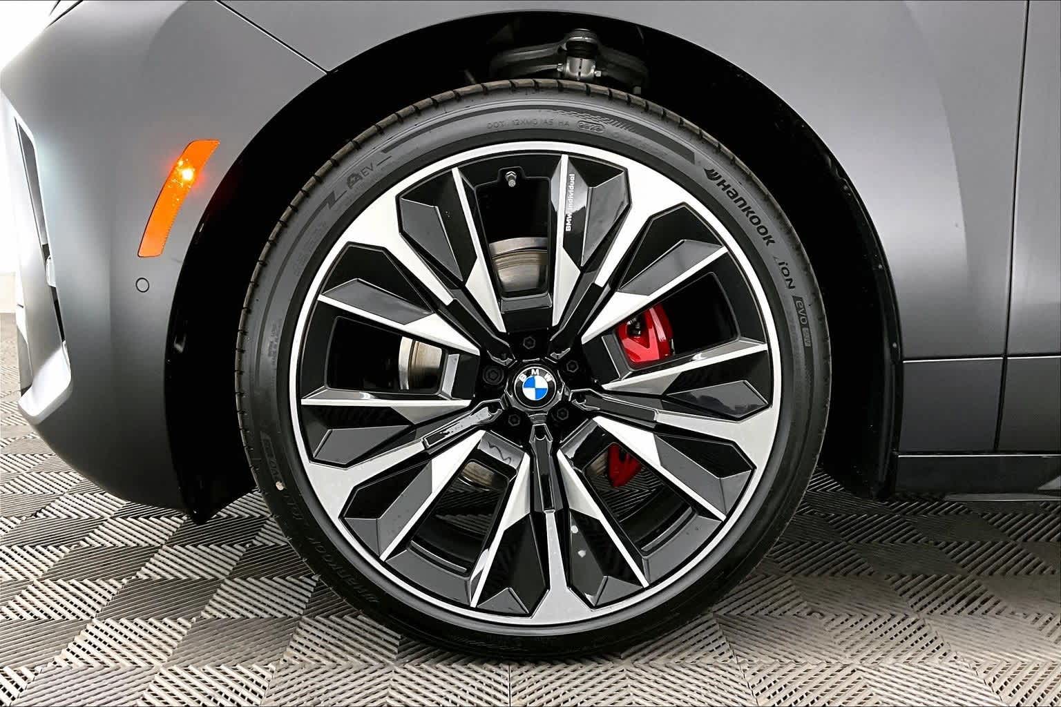 Thumbnail: 2026 BMW iX - 8