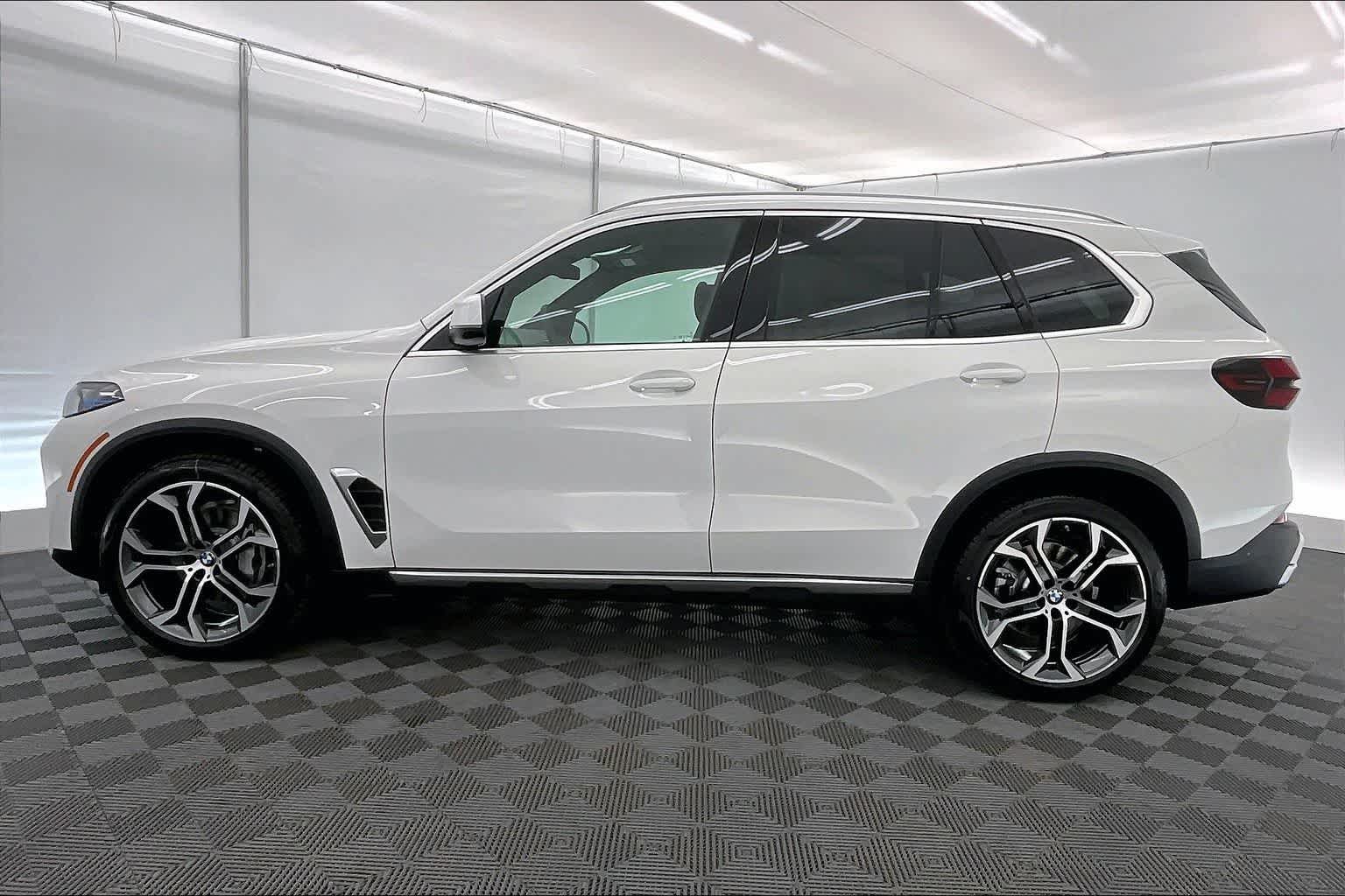 Thumbnail: 2026 BMW X5 - 3