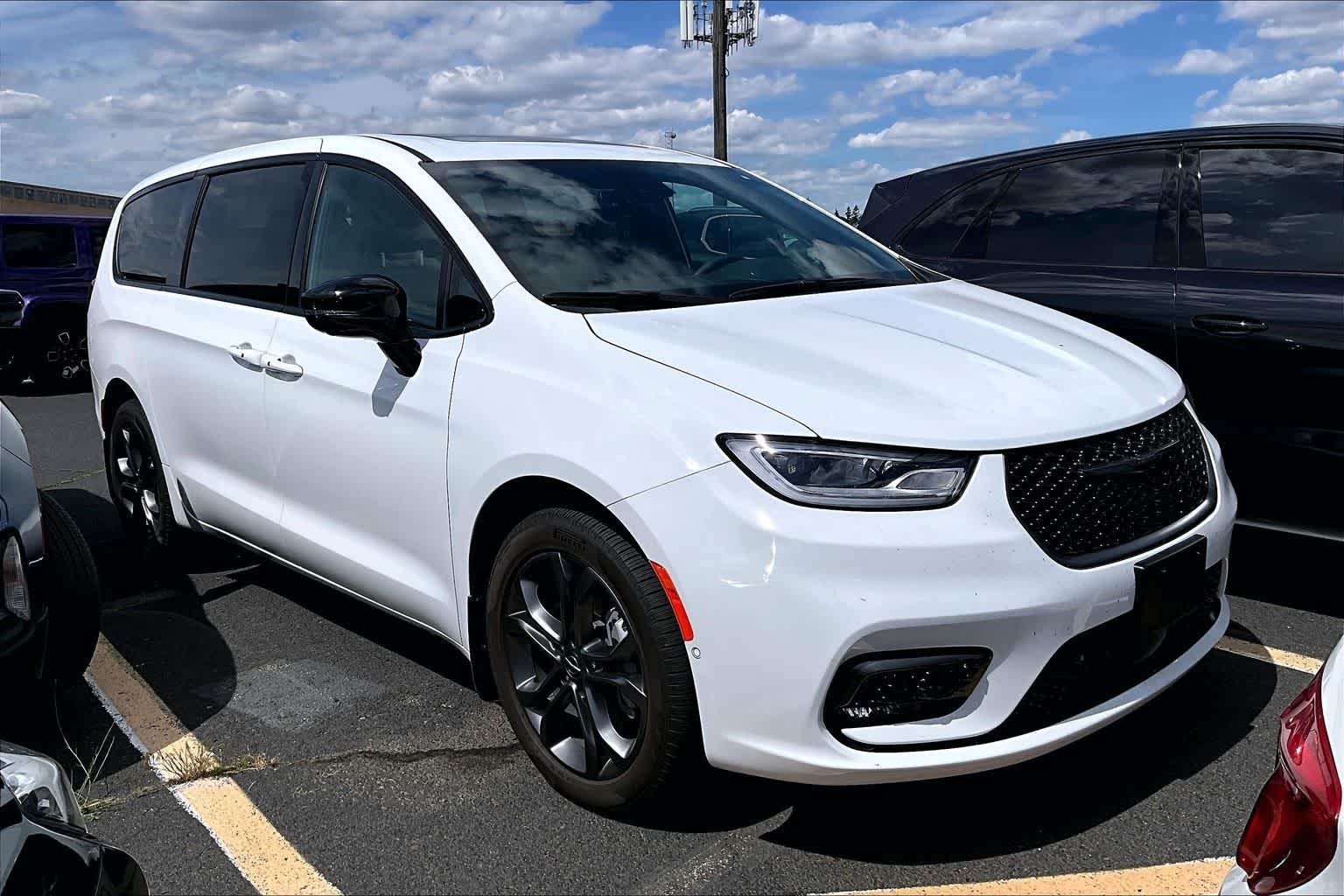 Thumbnail: 2026 Chrysler Pacifica - 11
