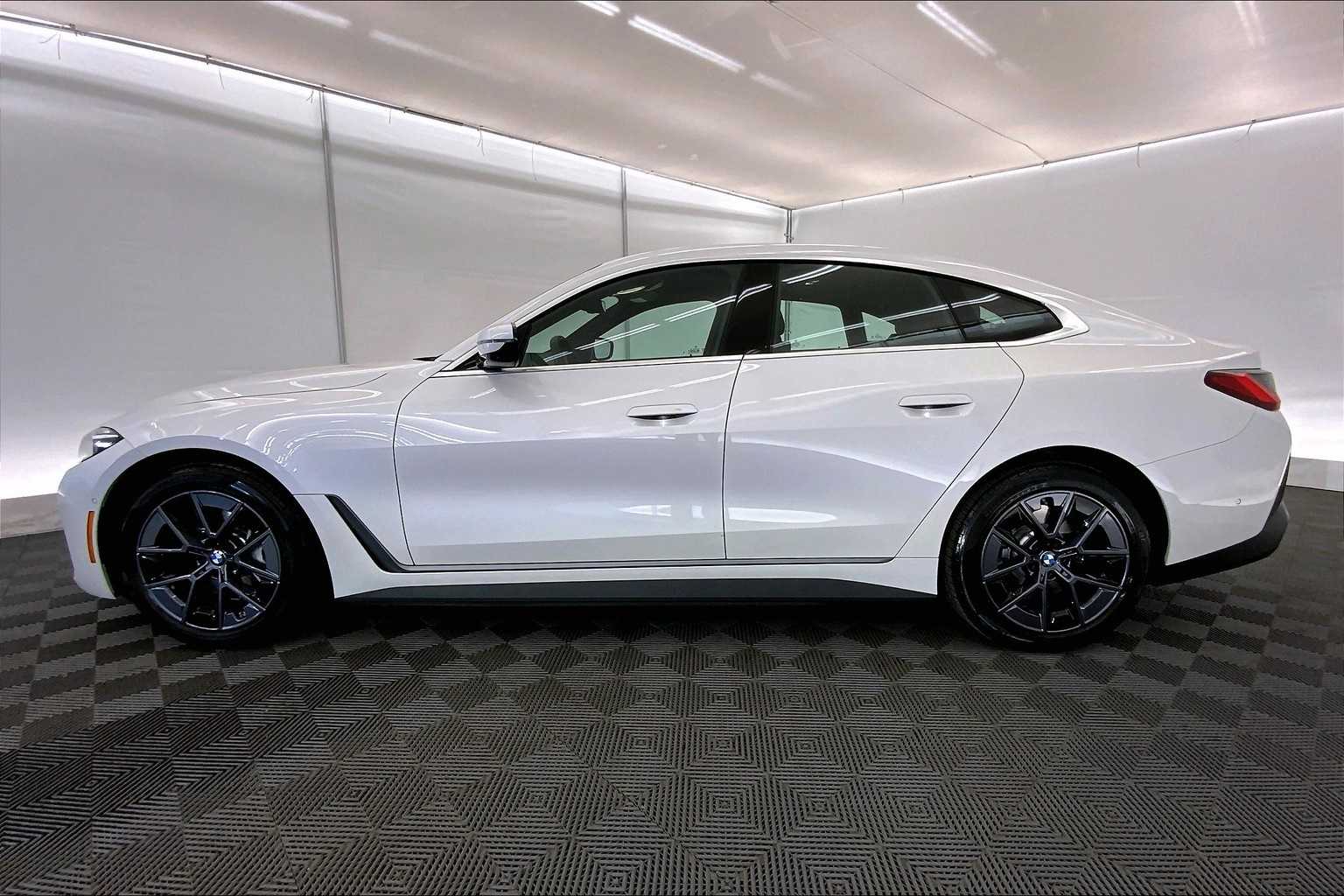 Thumbnail: 2025 BMW i4 - 3