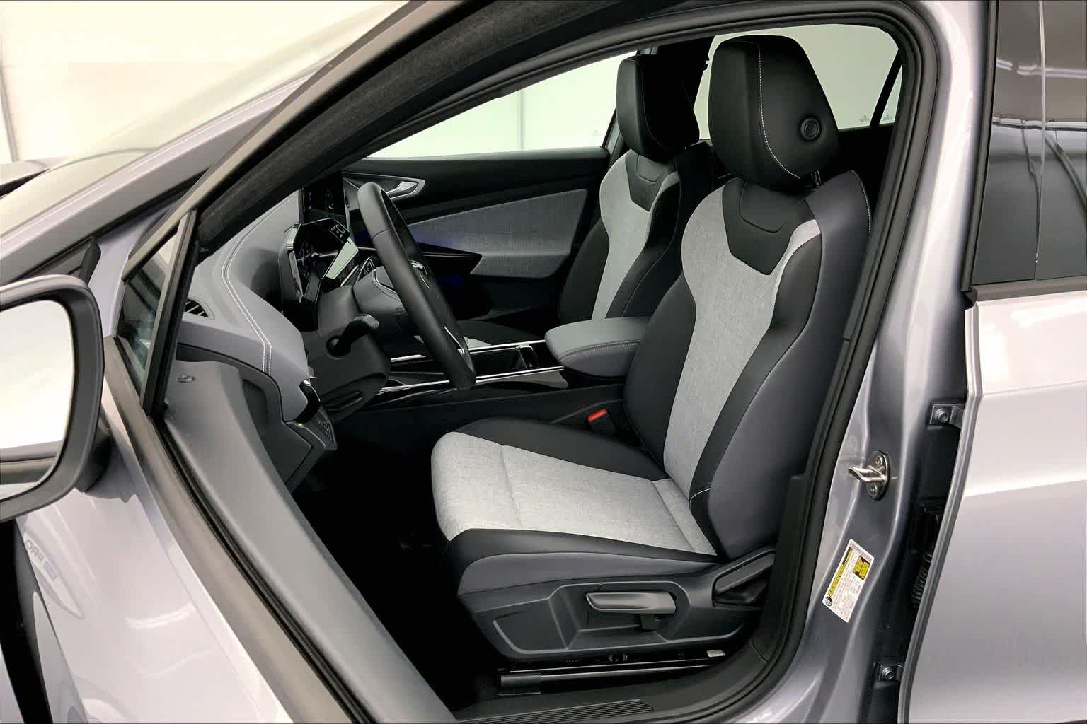 Thumbnail: 2023 Volkswagen ID.4 - 11