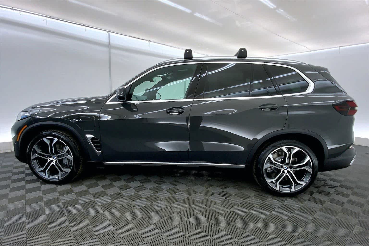 Thumbnail: 2026 BMW X5 - 3