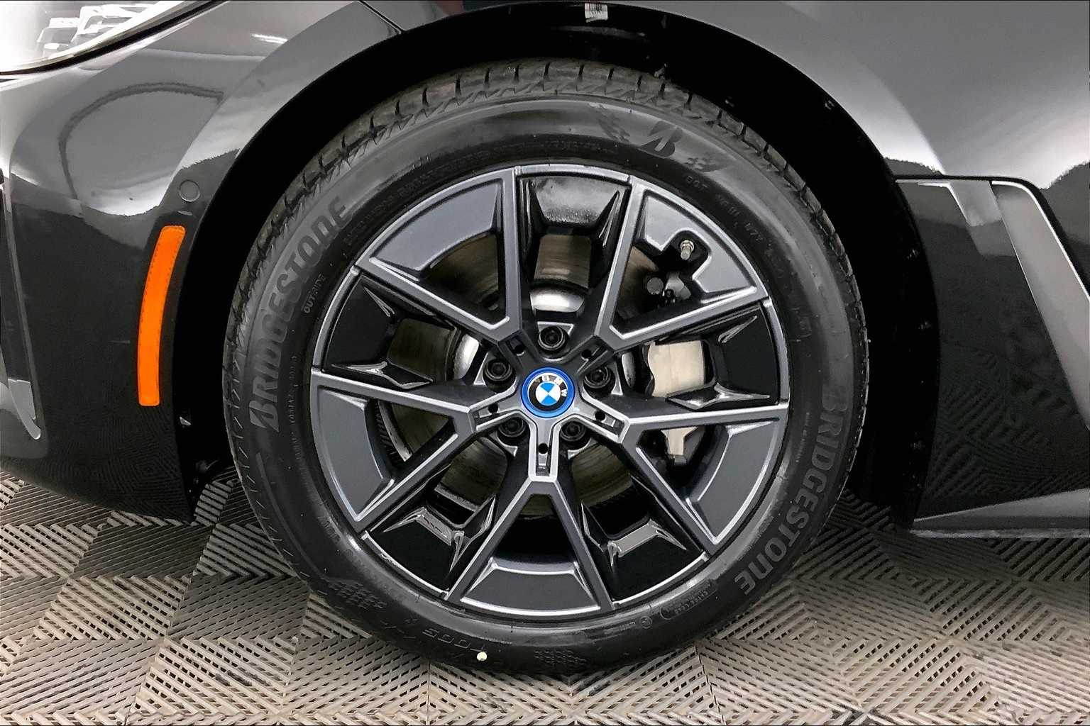 Thumbnail: 2023 BMW i4 - 8