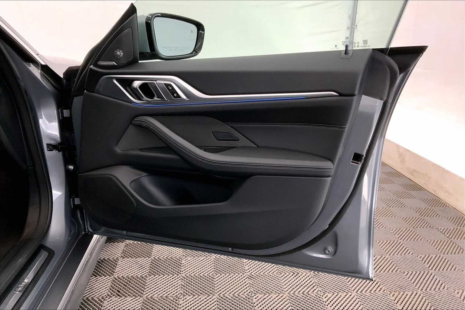 Thumbnail: 2025 BMW i4 - 28