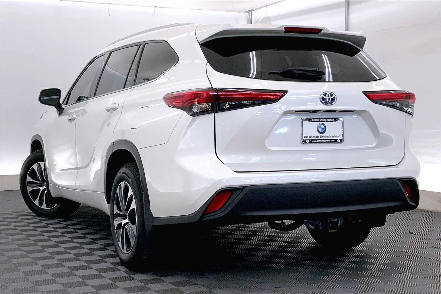 2021 Toyota Highlander Hybrid XLE photo 2