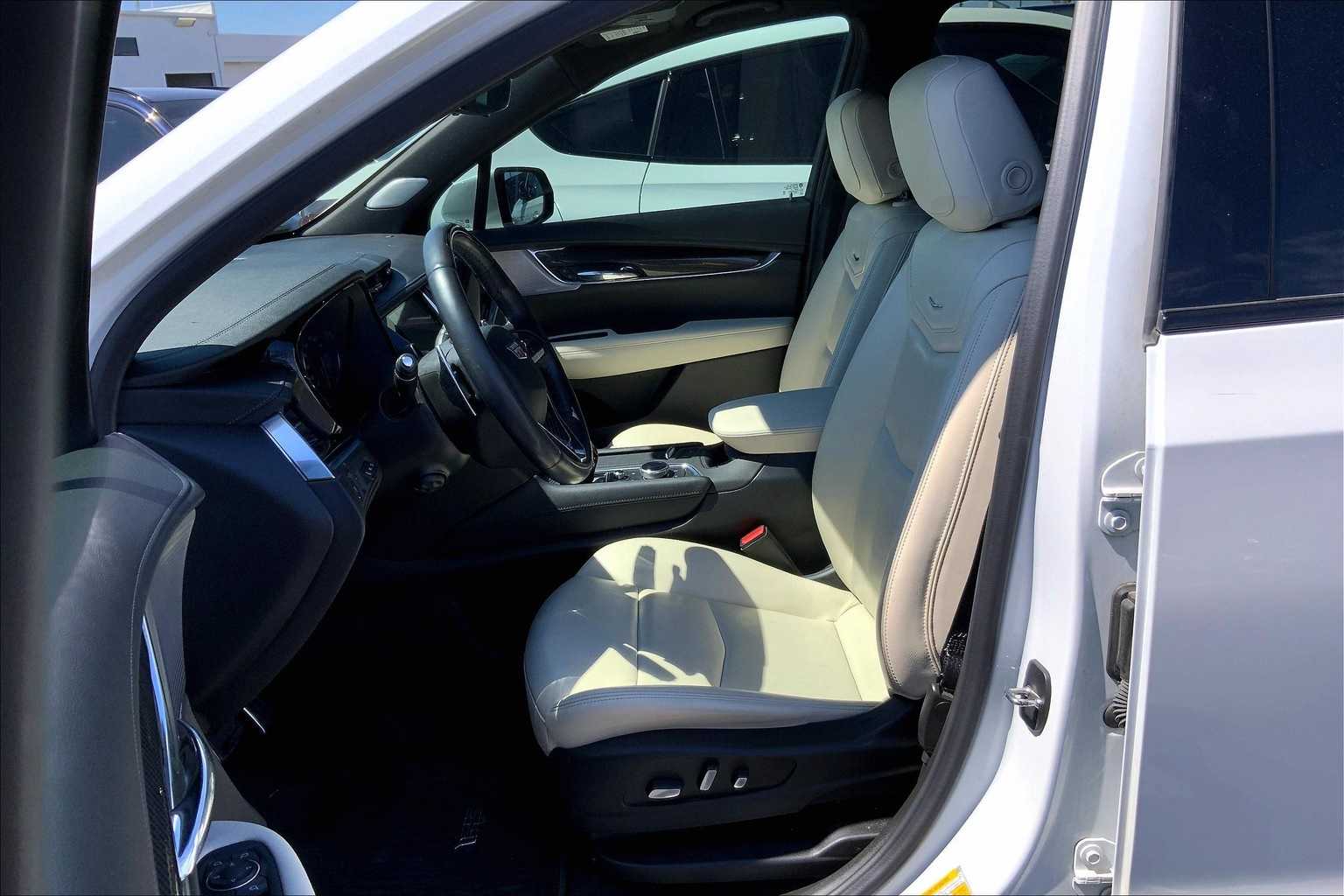 Thumbnail: 2023 Cadillac XT6 - 10