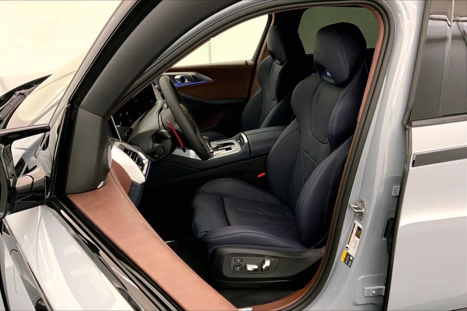 Thumbnail: 2026 BMW XM - 11