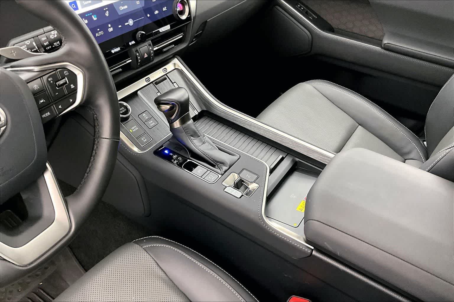 Thumbnail: 2024 Lexus ES - 15