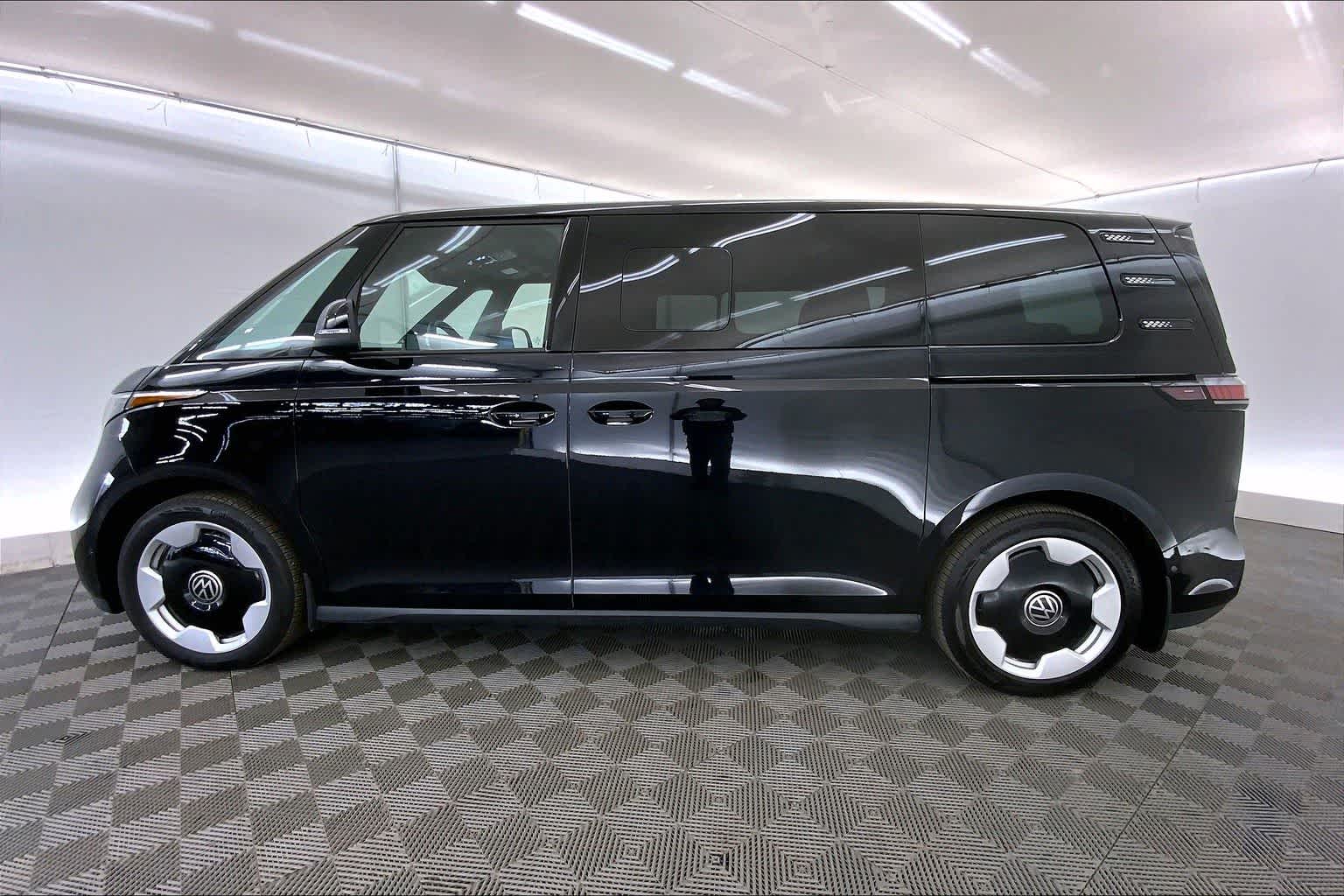 Thumbnail: 2025 Volkswagen ID.Buzz - 3