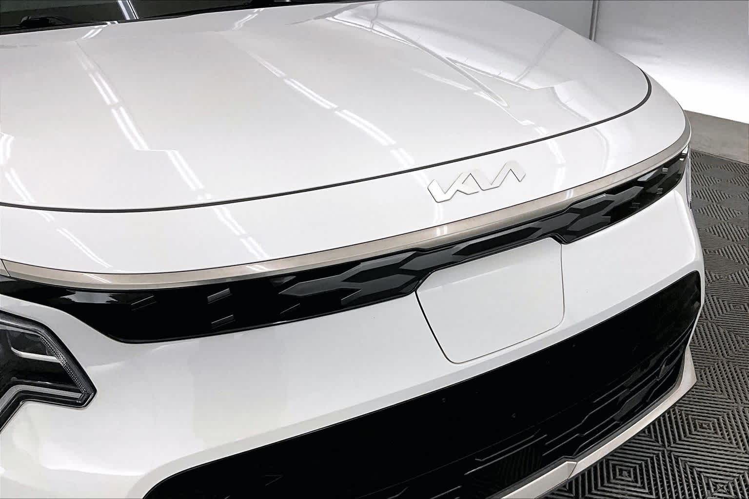 Thumbnail: 2023 Kia Niro - 33