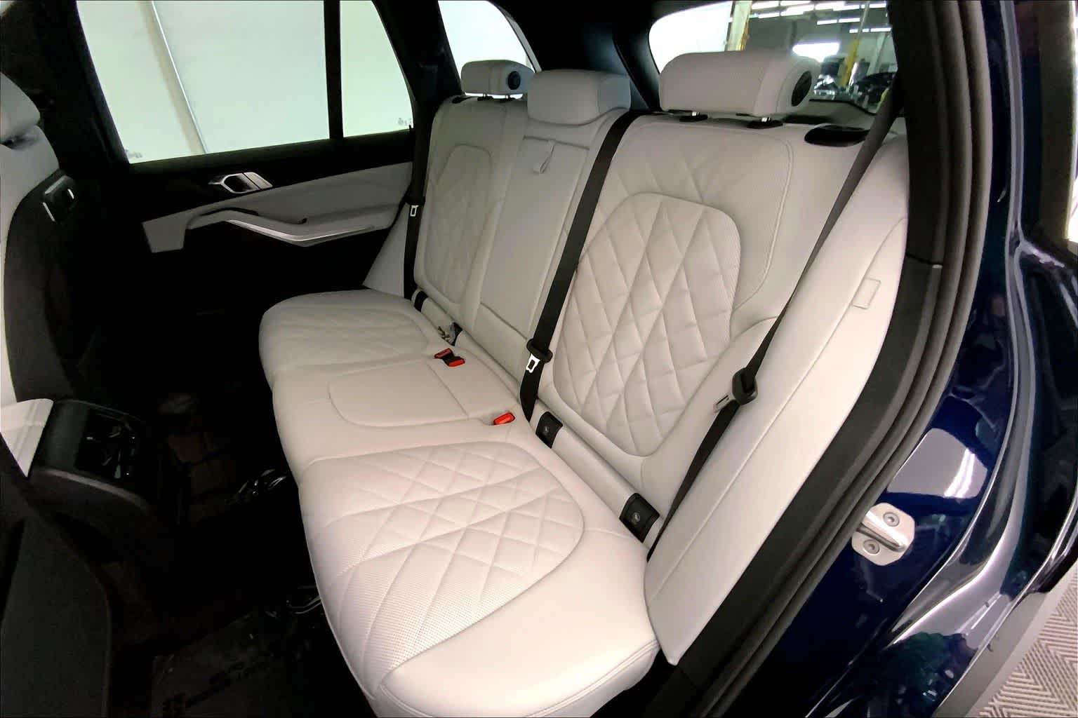 Thumbnail: 2026 BMW X5 - 13