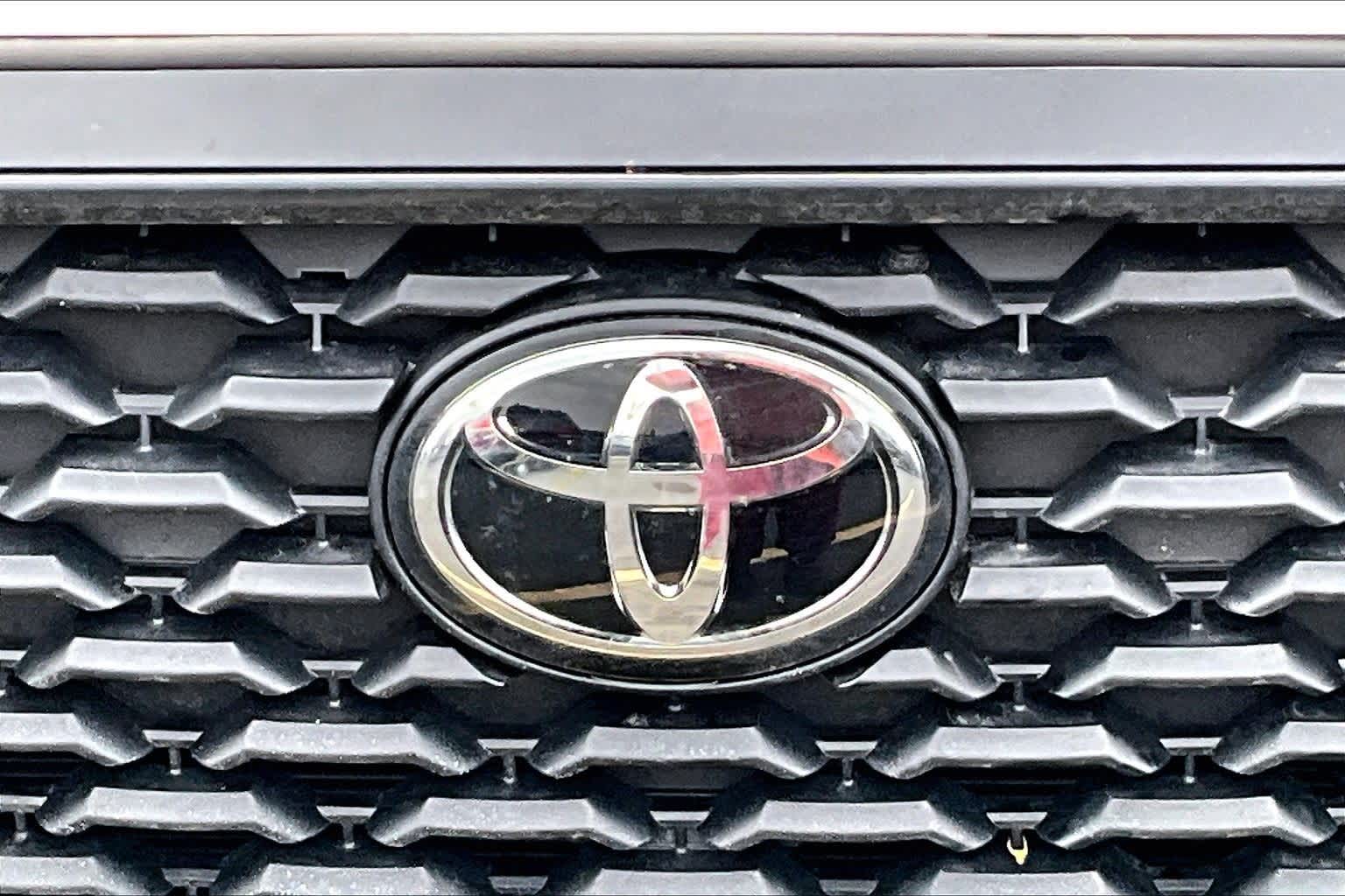 Thumbnail: 2024 Toyota Corolla Cross - 18