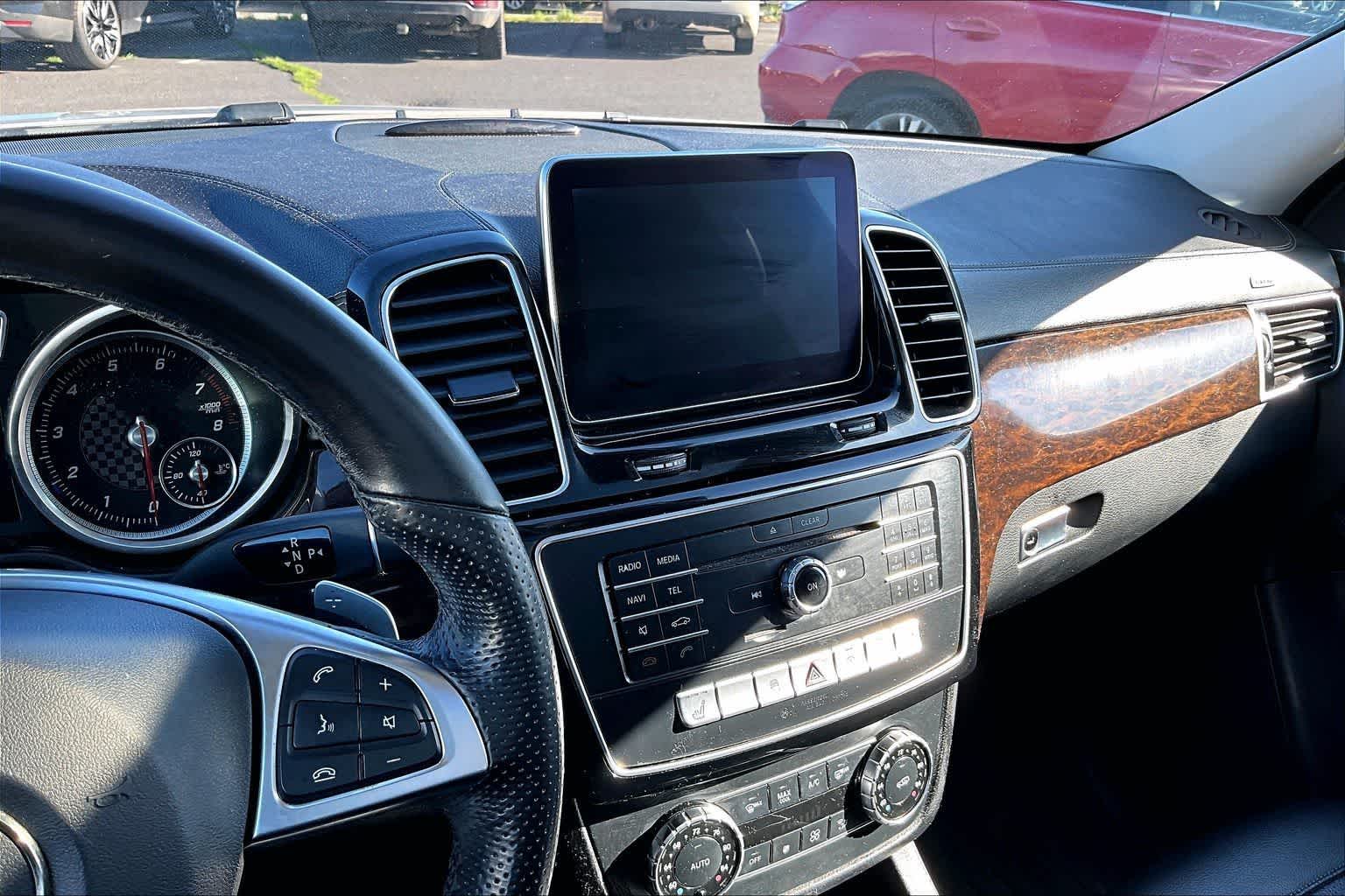 Thumbnail: 2016 Mercedes-Benz GLE - 16