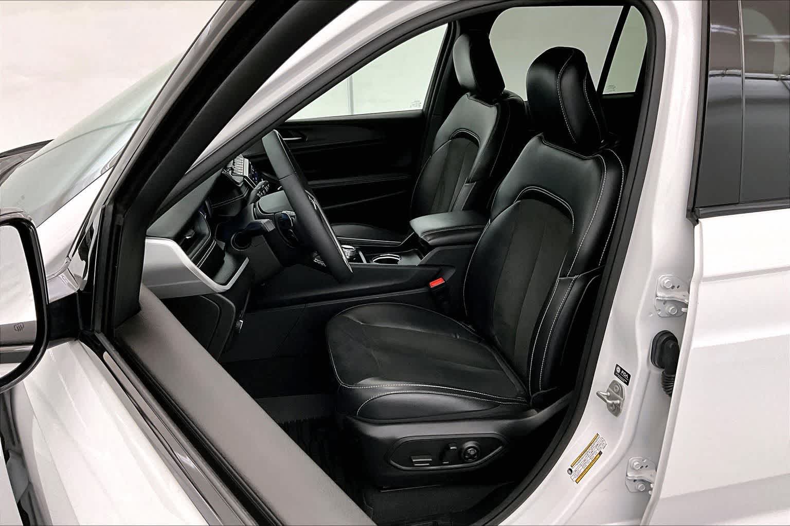 Thumbnail: 2023 Jeep Grand Cherokee - 11